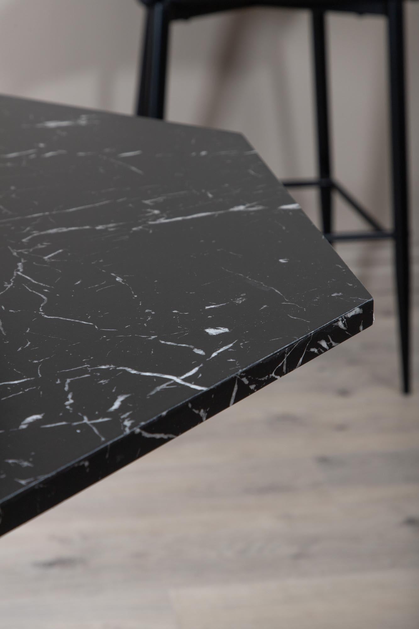 Marbs Tisch in Schwarz präsentiert im Onlineshop von KAQTU Design AG. Esstisch ist von Venture Home