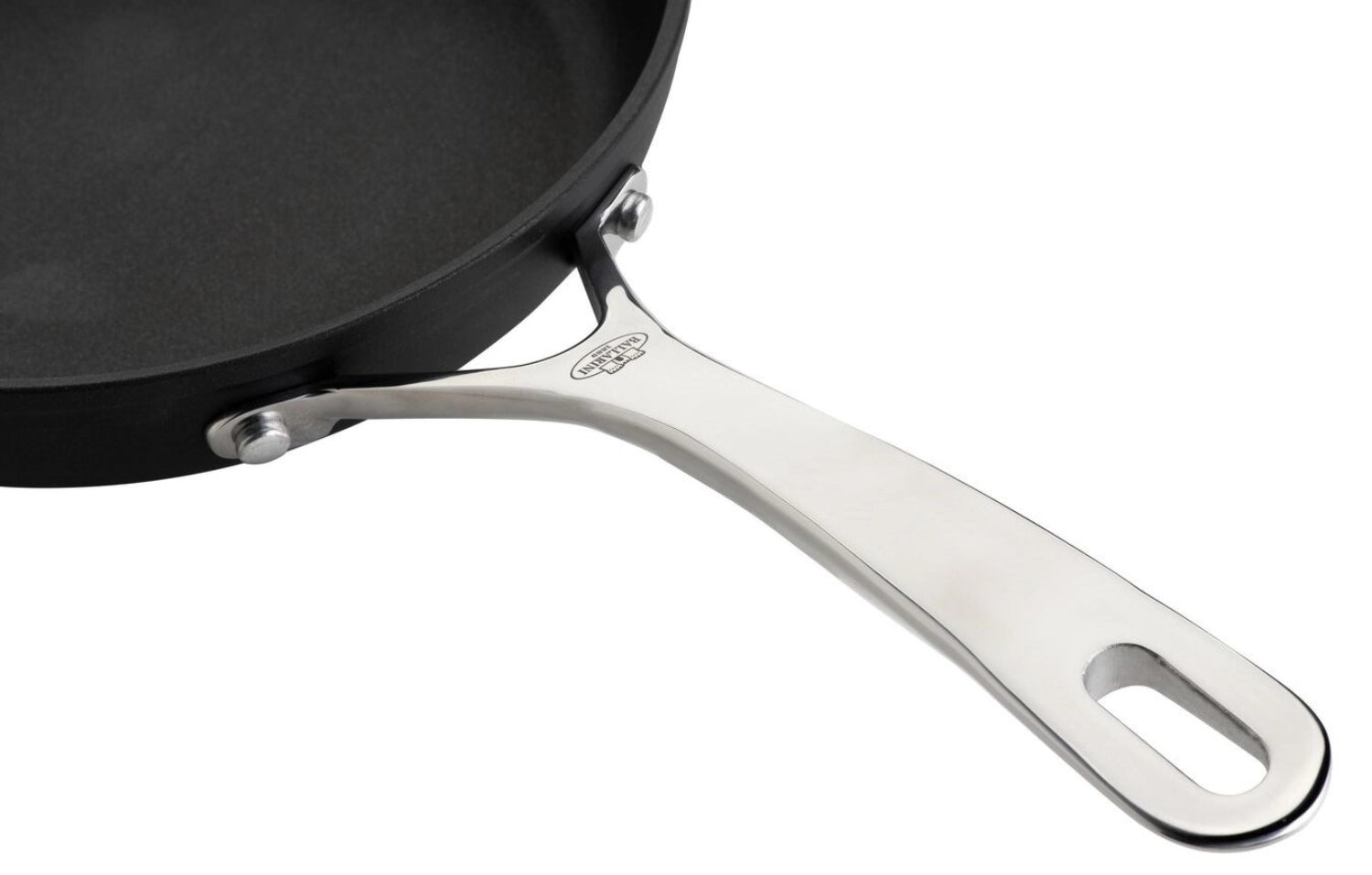 Entdecken Sie die vielseitige Alba Bratpfanne D24cm von Ballarini: induktionstauglich, mit innovativer Ti-X Beschichtung und präziser Thermopoint-Technologie.