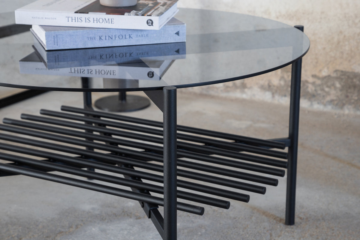 Von Staf Coffee Tisch rund in Schwarz präsentiert im Onlineshop von KAQTU Design AG. Beistelltisch ist von Venture Home