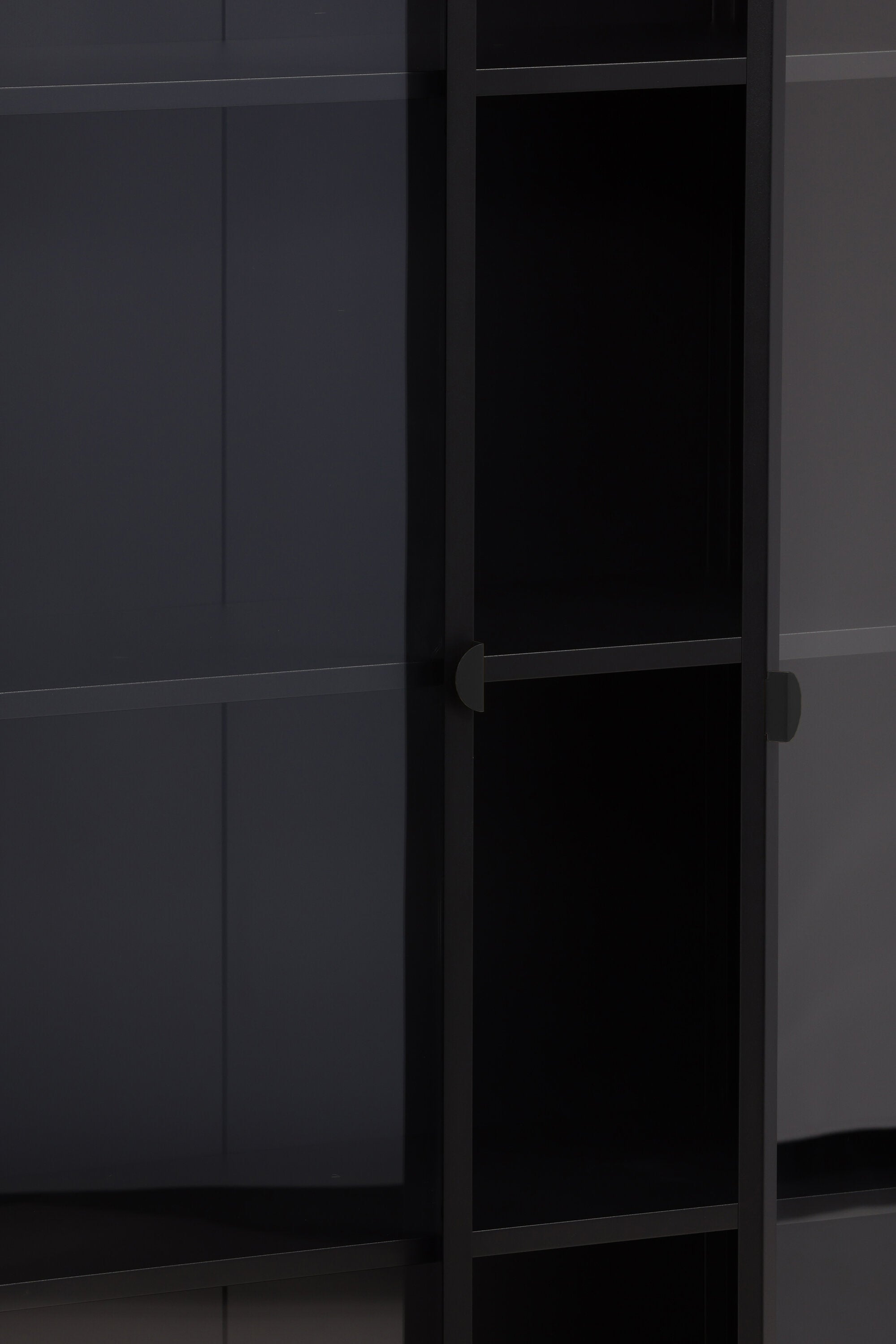 Piring Cabinet in Schwarz präsentiert im Onlineshop von KAQTU Design AG. Cabinet ist von Venture Home