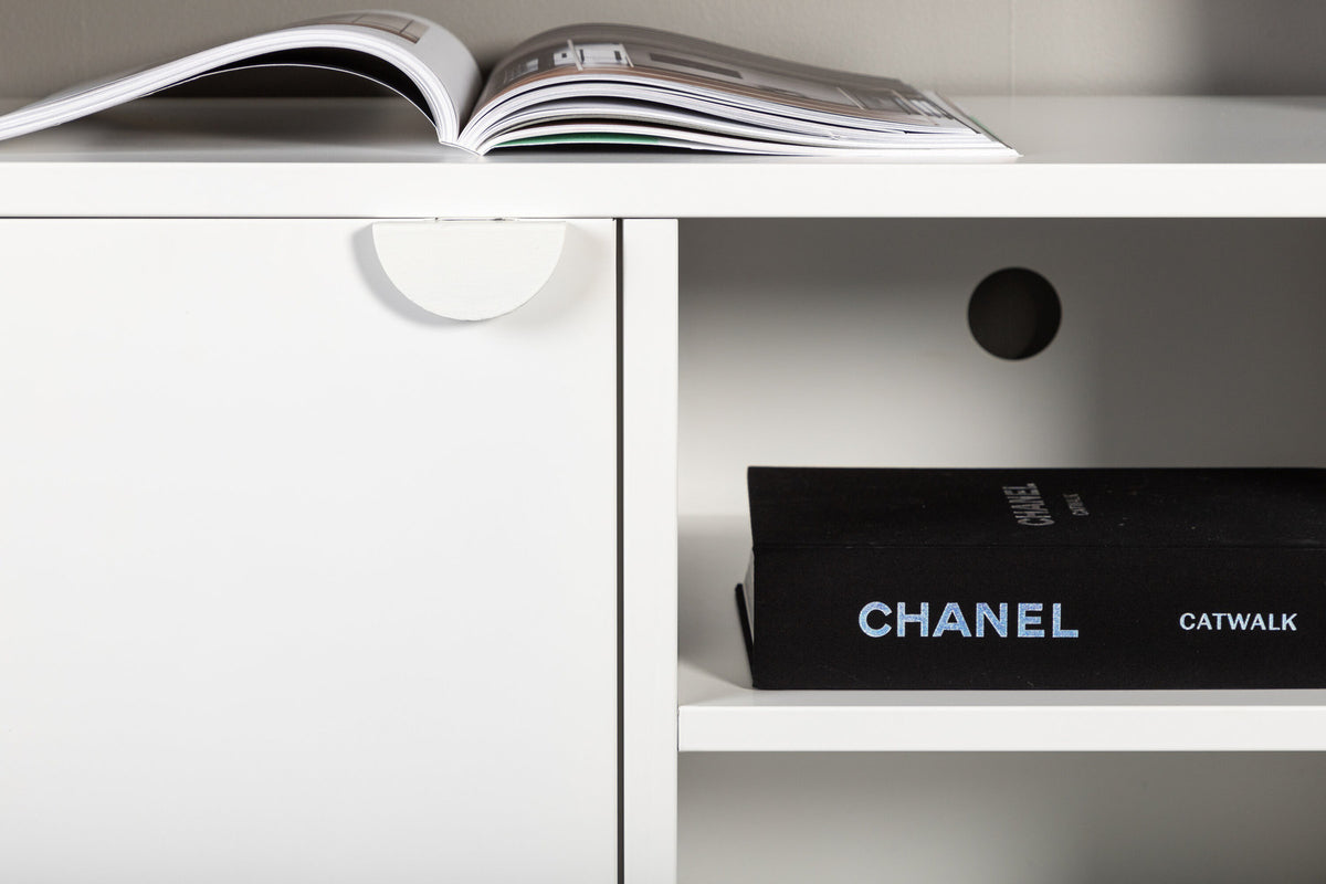 Piring TV Ständer in Weiss präsentiert im Onlineshop von KAQTU Design AG. TV-Möbel ist von Venture Home