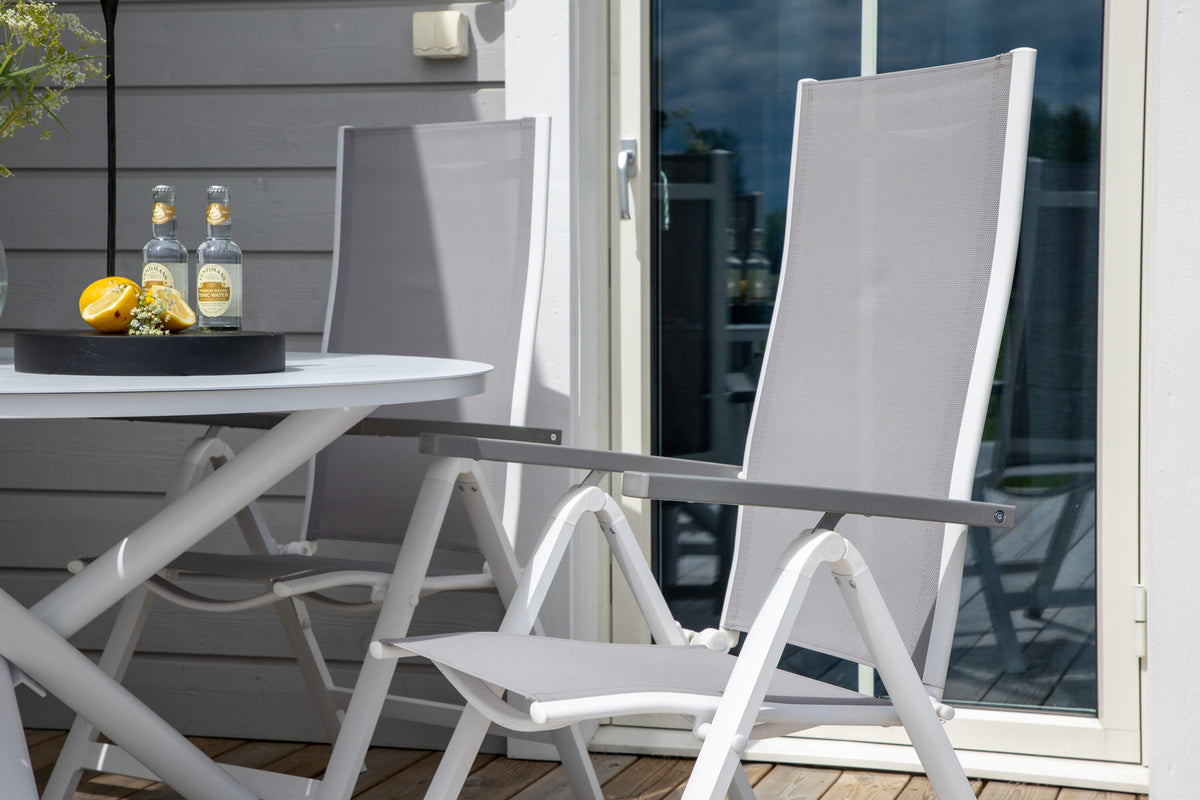 Albany Light Stuhl in Grau präsentiert im Onlineshop von KAQTU Design AG. Gartenstuhl mit Armlehnen ist von Venture Home