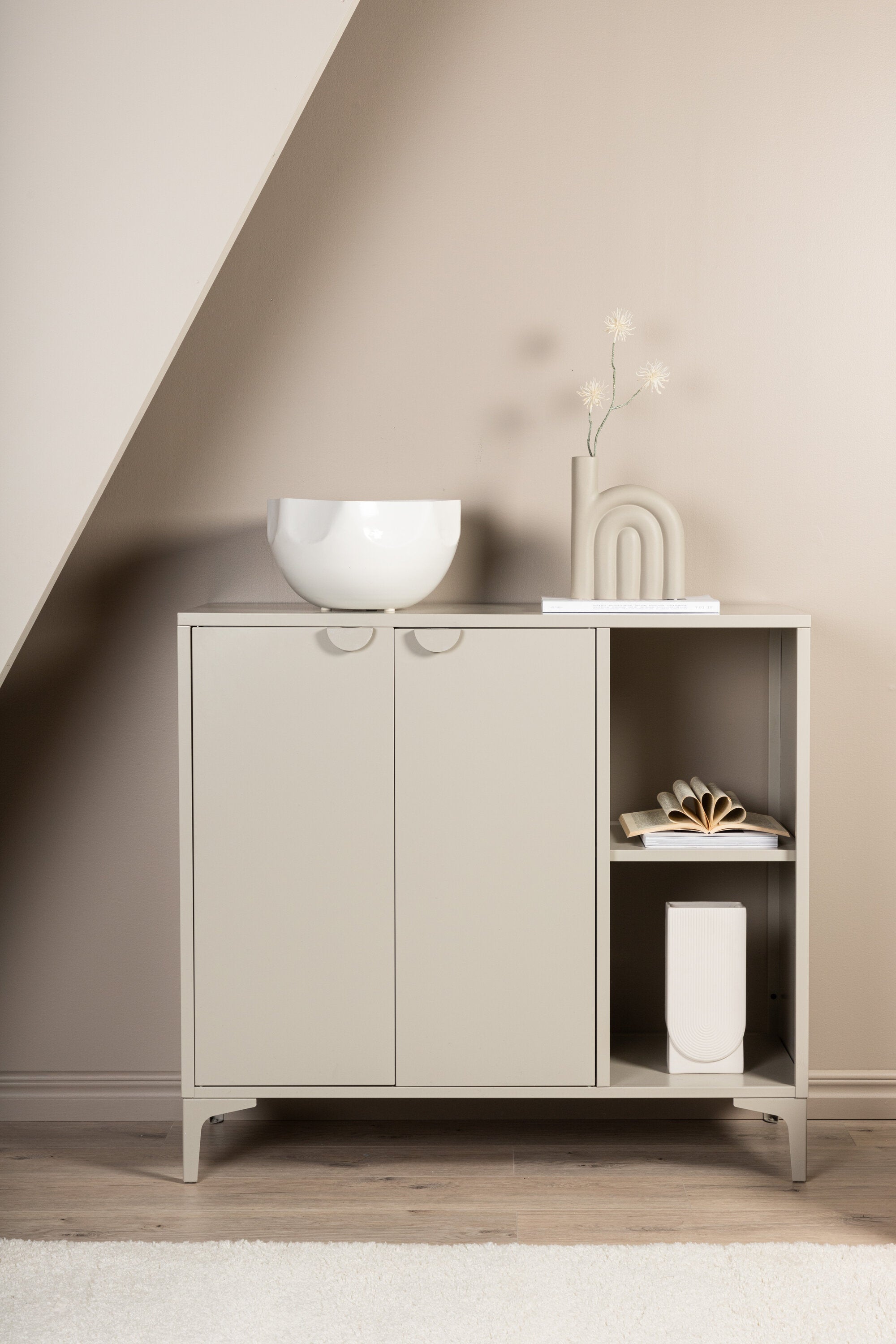 Piring Kommode in Beige präsentiert im Onlineshop von KAQTU Design AG. Cabinet ist von Venture Home