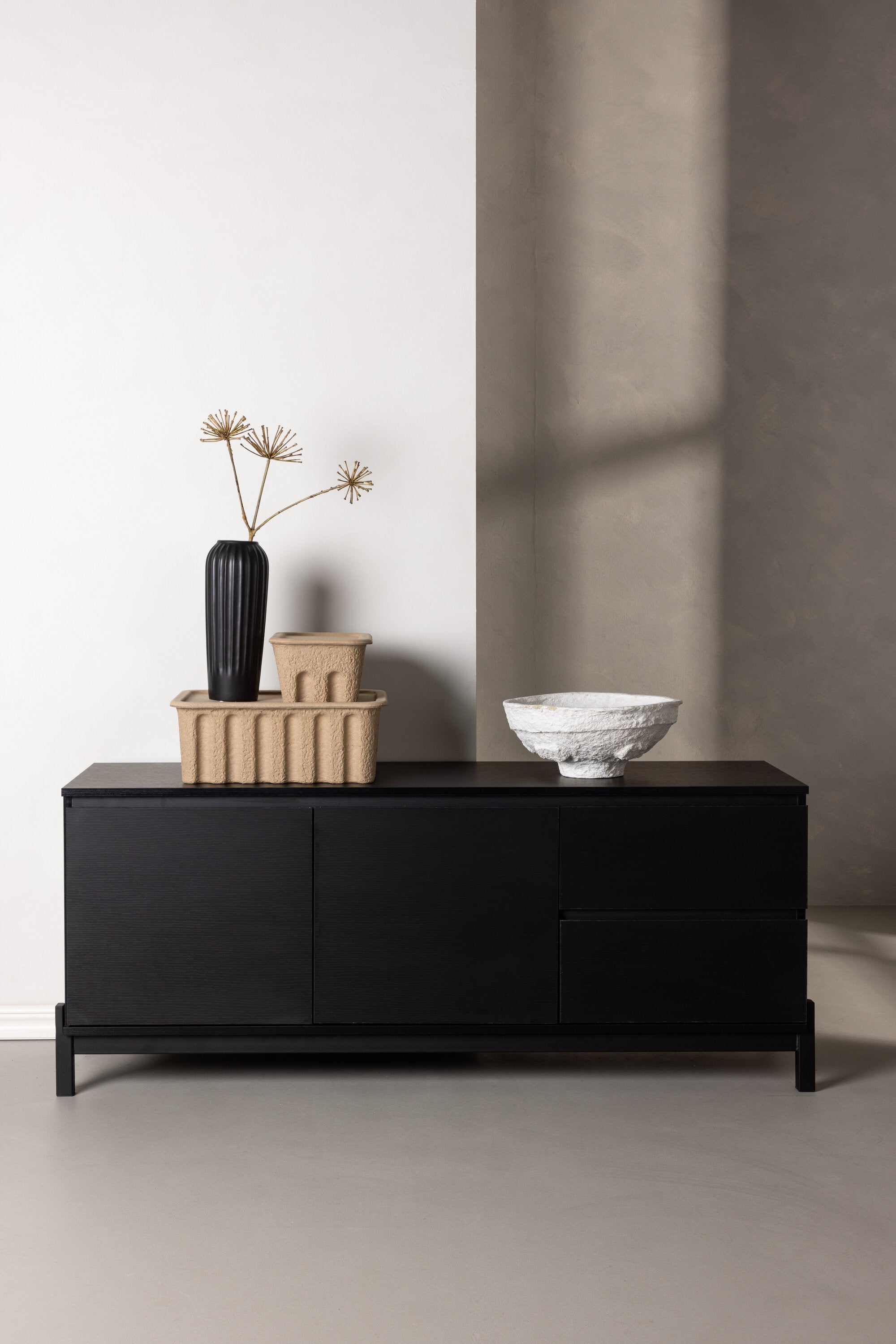 Corpus Sideboard in Schwarz präsentiert im Onlineshop von KAQTU Design AG. Sideboard ist von Venture Home