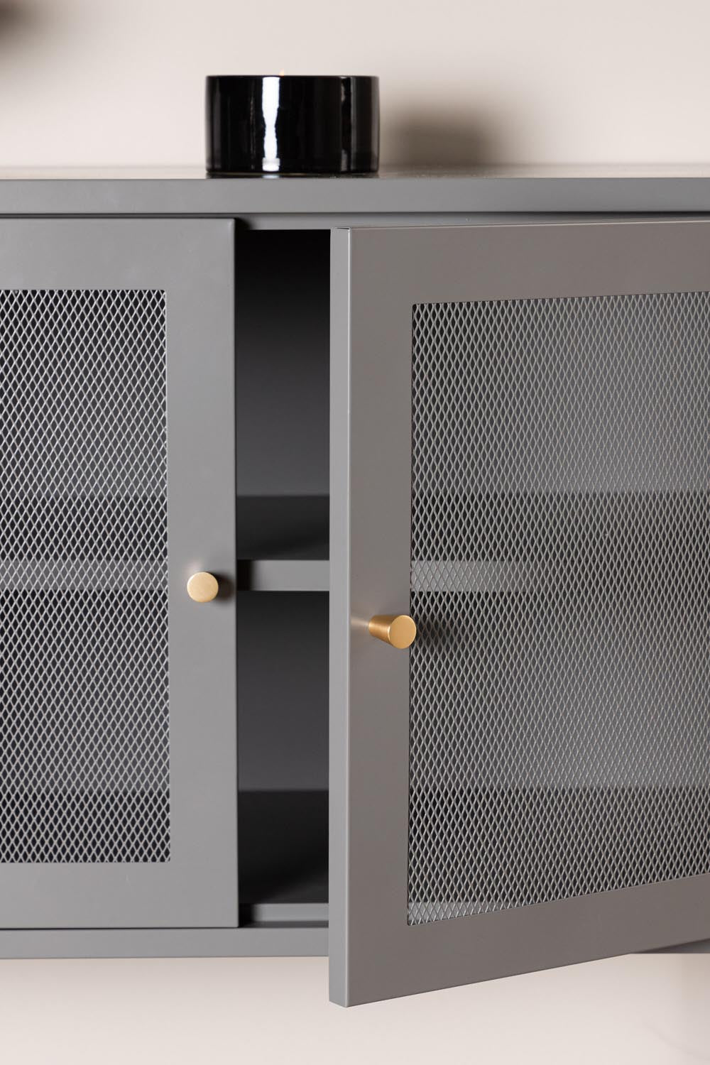 Malla Kabinett in Hellgrau präsentiert im Onlineshop von KAQTU Design AG. Cabinet ist von Venture Home