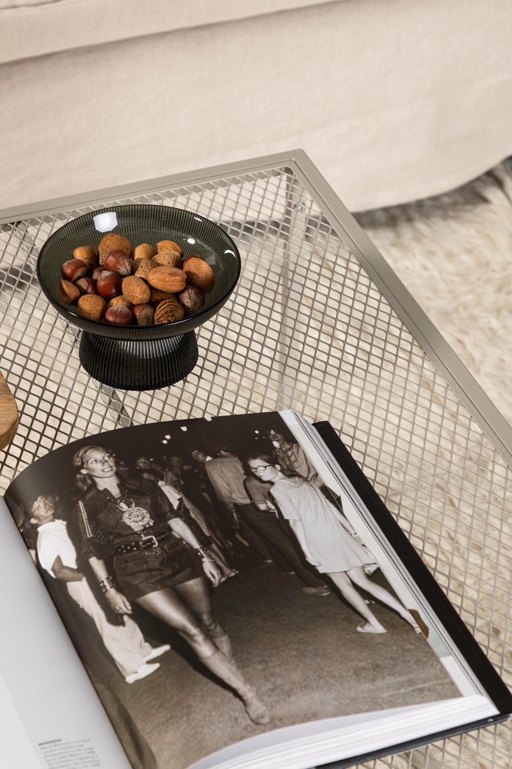 Netz Coffee Tisch in Beige präsentiert im Onlineshop von KAQTU Design AG. Beistelltisch ist von Venture Home