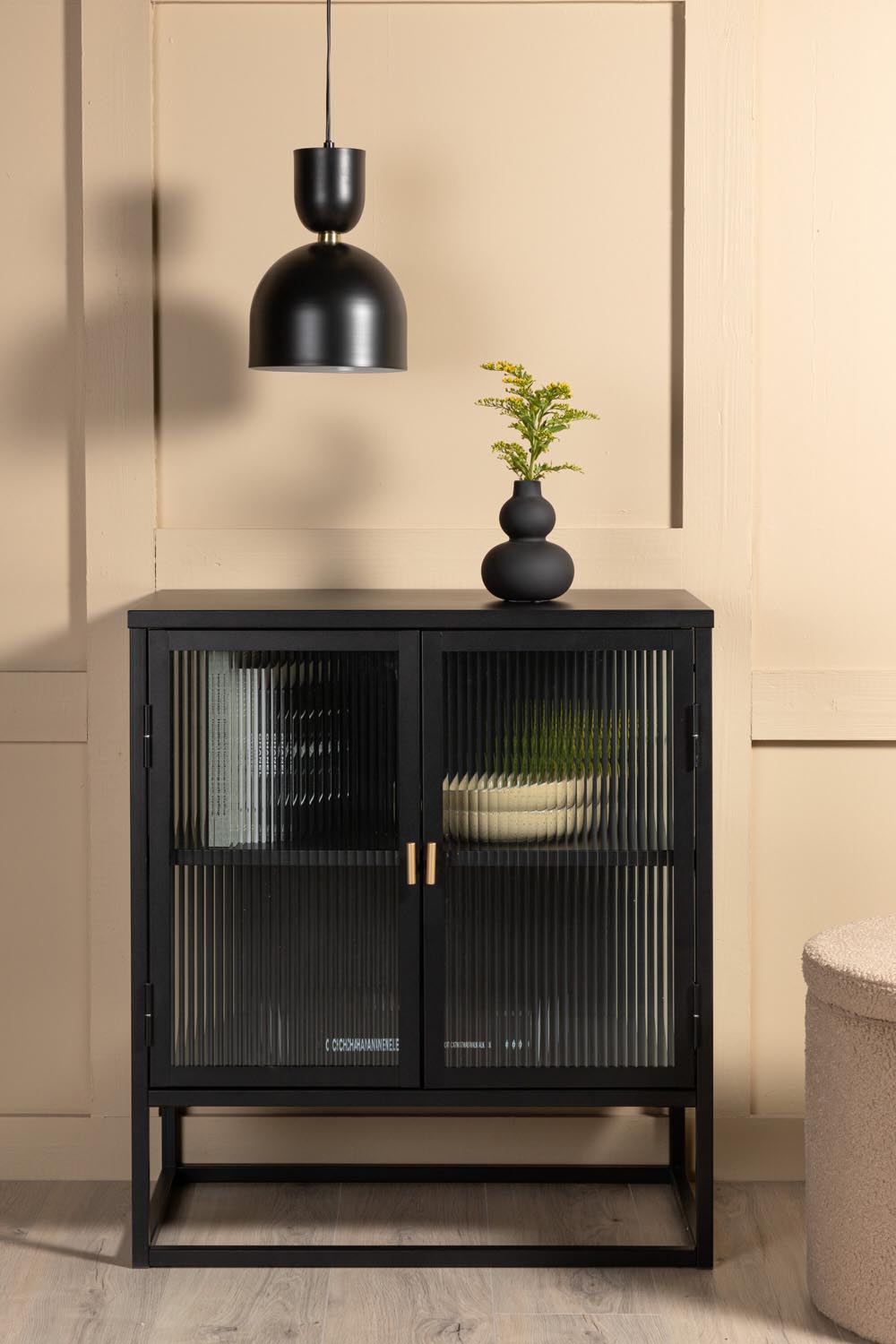 Garis Cabinet in Schwarz präsentiert im Onlineshop von KAQTU Design AG. Cabinet ist von Venture Home