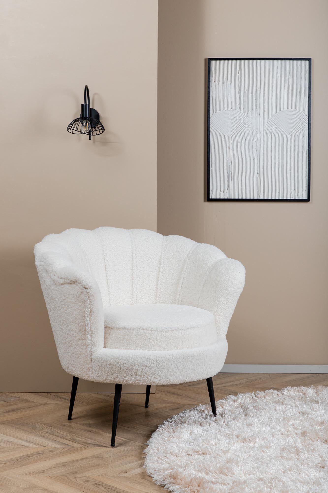 Calais Sessel in Weiss präsentiert im Onlineshop von KAQTU Design AG. Sessel mit Armlehnen ist von Venture Home