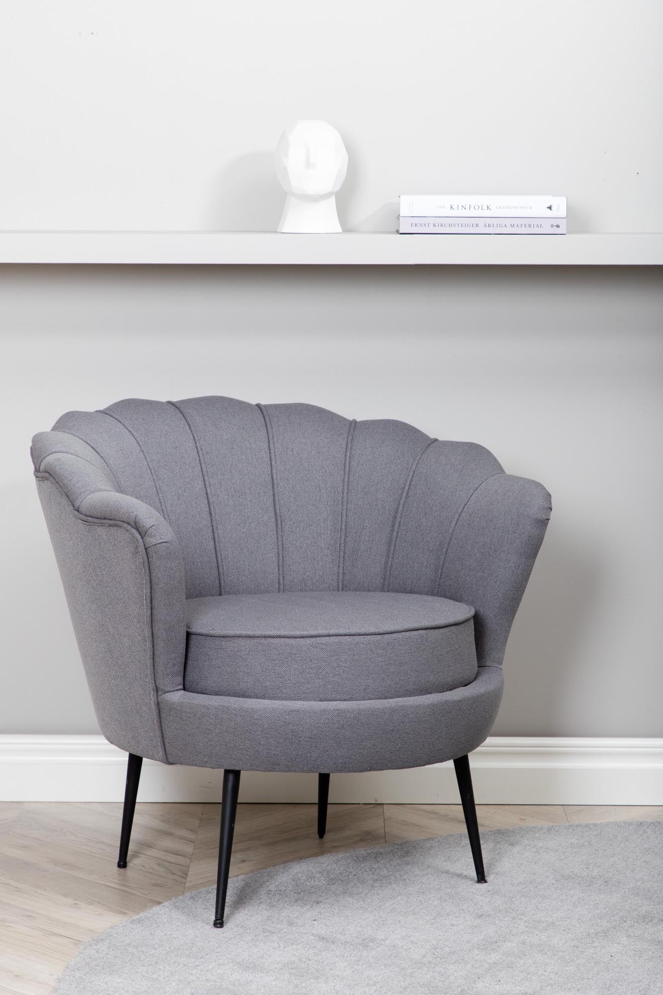 Calais Sessel in Grau präsentiert im Onlineshop von KAQTU Design AG. Sessel mit Armlehnen ist von Venture Home