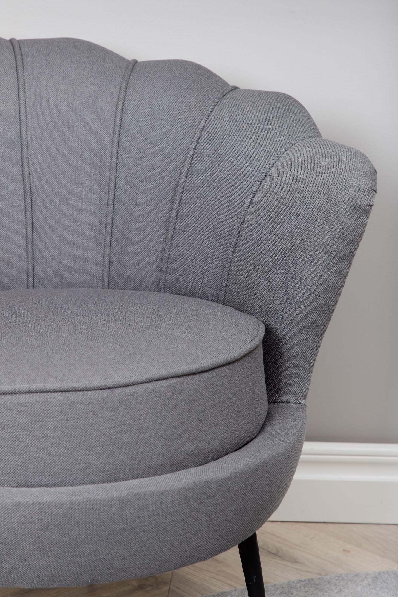 Calais Sessel in Grau präsentiert im Onlineshop von KAQTU Design AG. Sessel mit Armlehnen ist von Venture Home