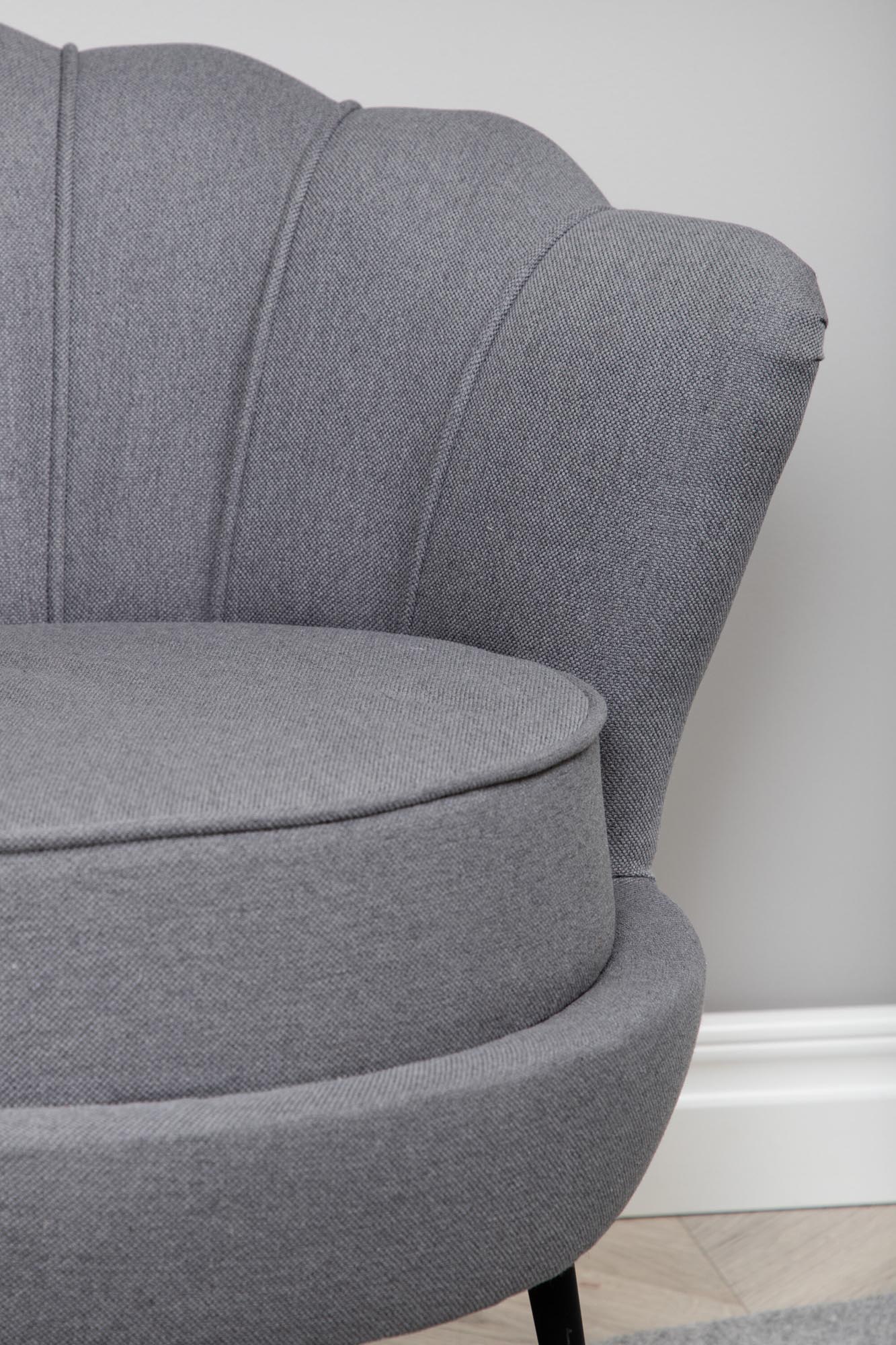 Calais Sessel in Grau präsentiert im Onlineshop von KAQTU Design AG. Sessel mit Armlehnen ist von Venture Home