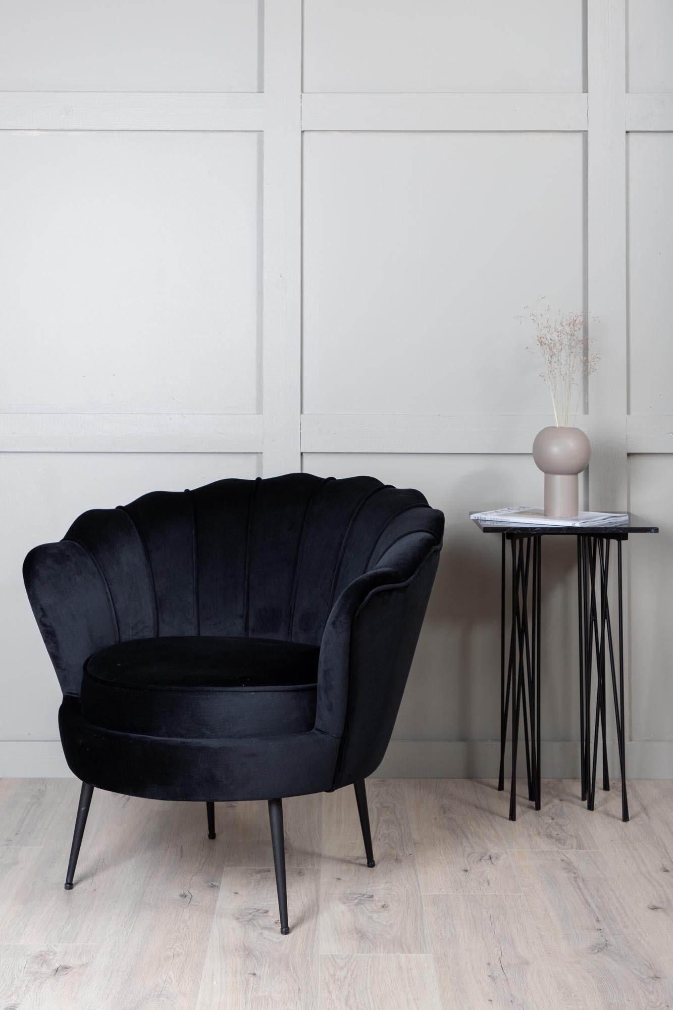 Calais Sessel in Schwarz präsentiert im Onlineshop von KAQTU Design AG. Sessel mit Armlehnen ist von Venture Home