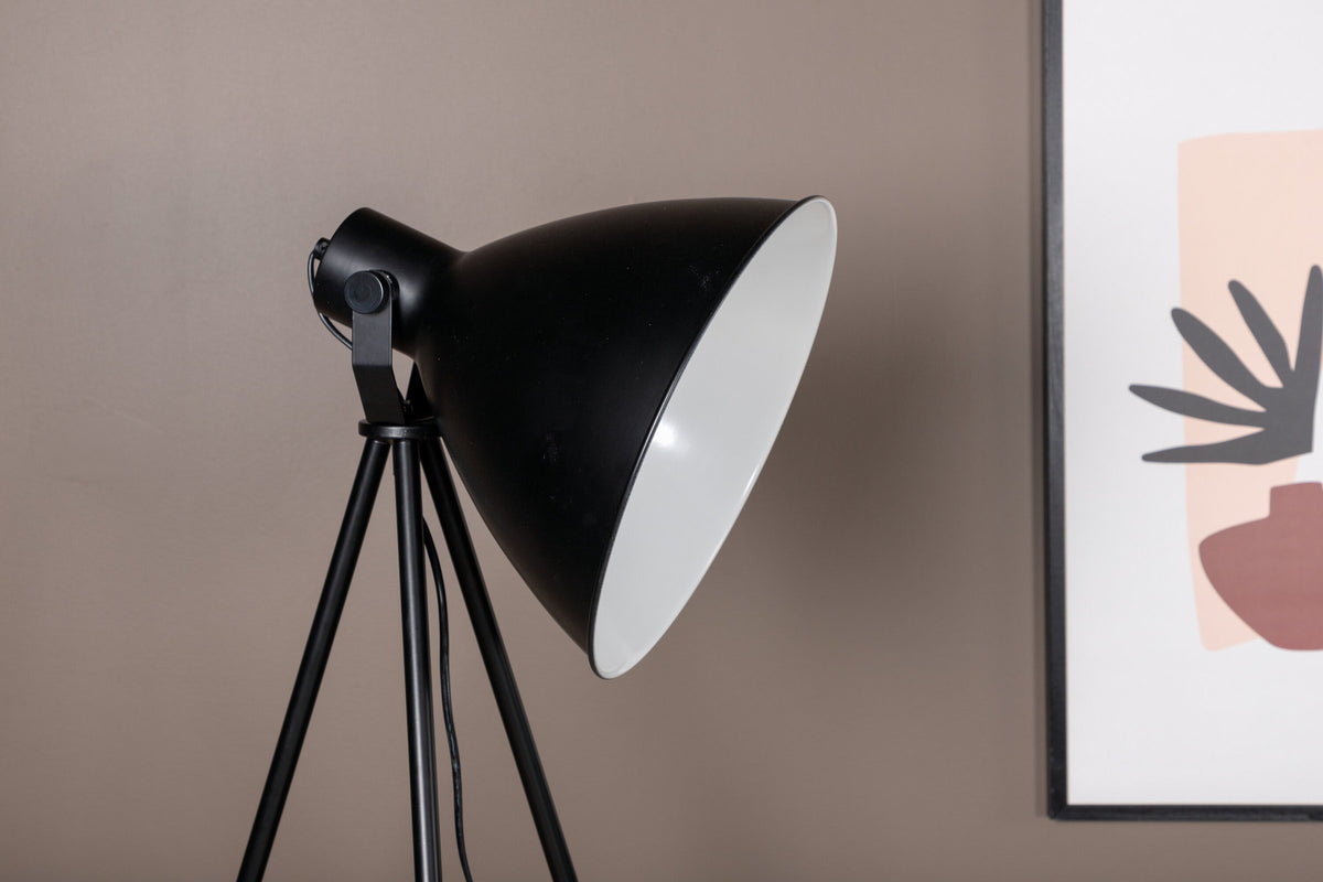 Tiv Stehleuchte in Schwarz präsentiert im Onlineshop von KAQTU Design AG. Stehleuchte ist von Venture Home