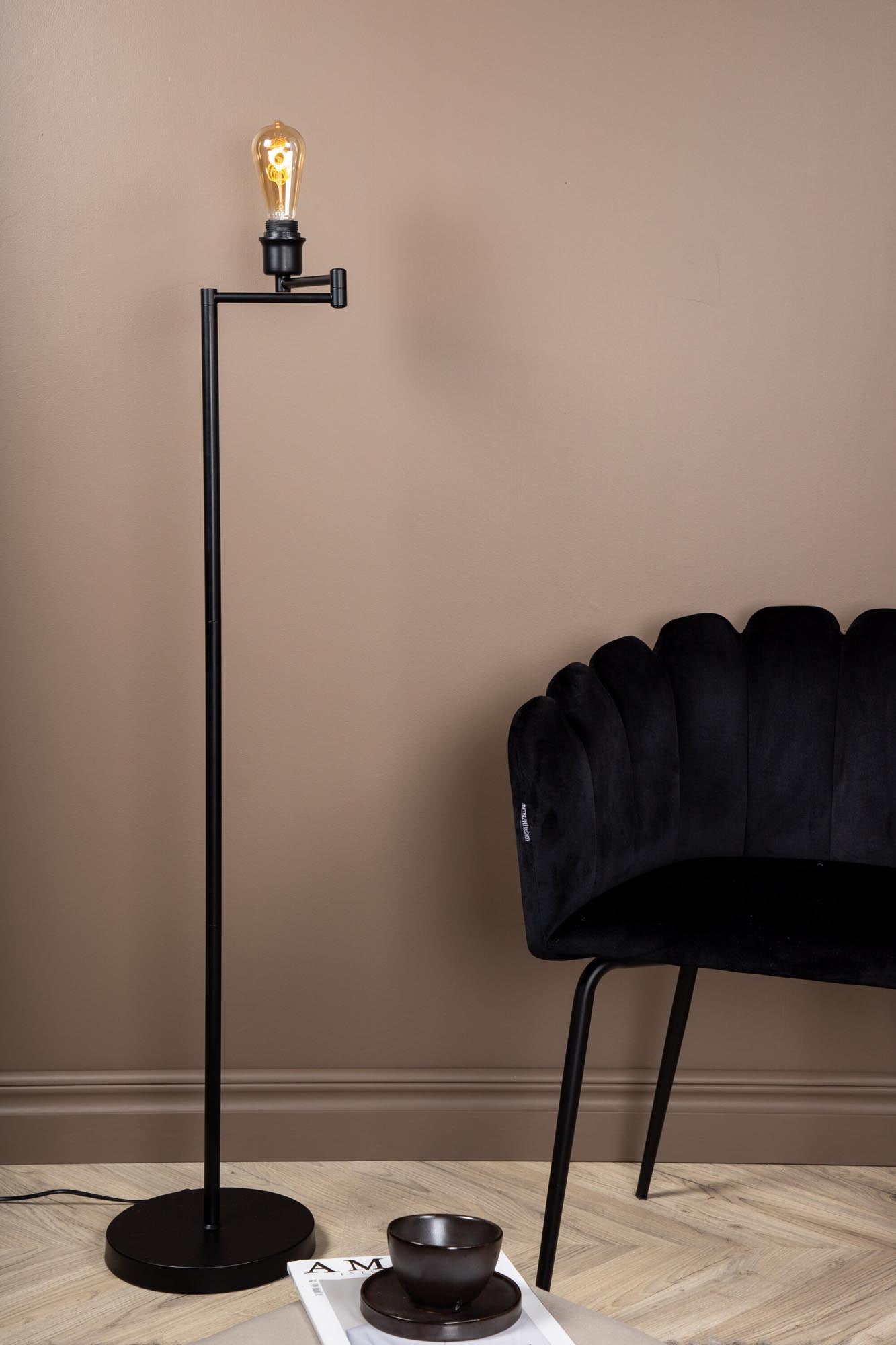 Virro Stehleuchte in Schwarz präsentiert im Onlineshop von KAQTU Design AG. Stehleuchte ist von Venture Home