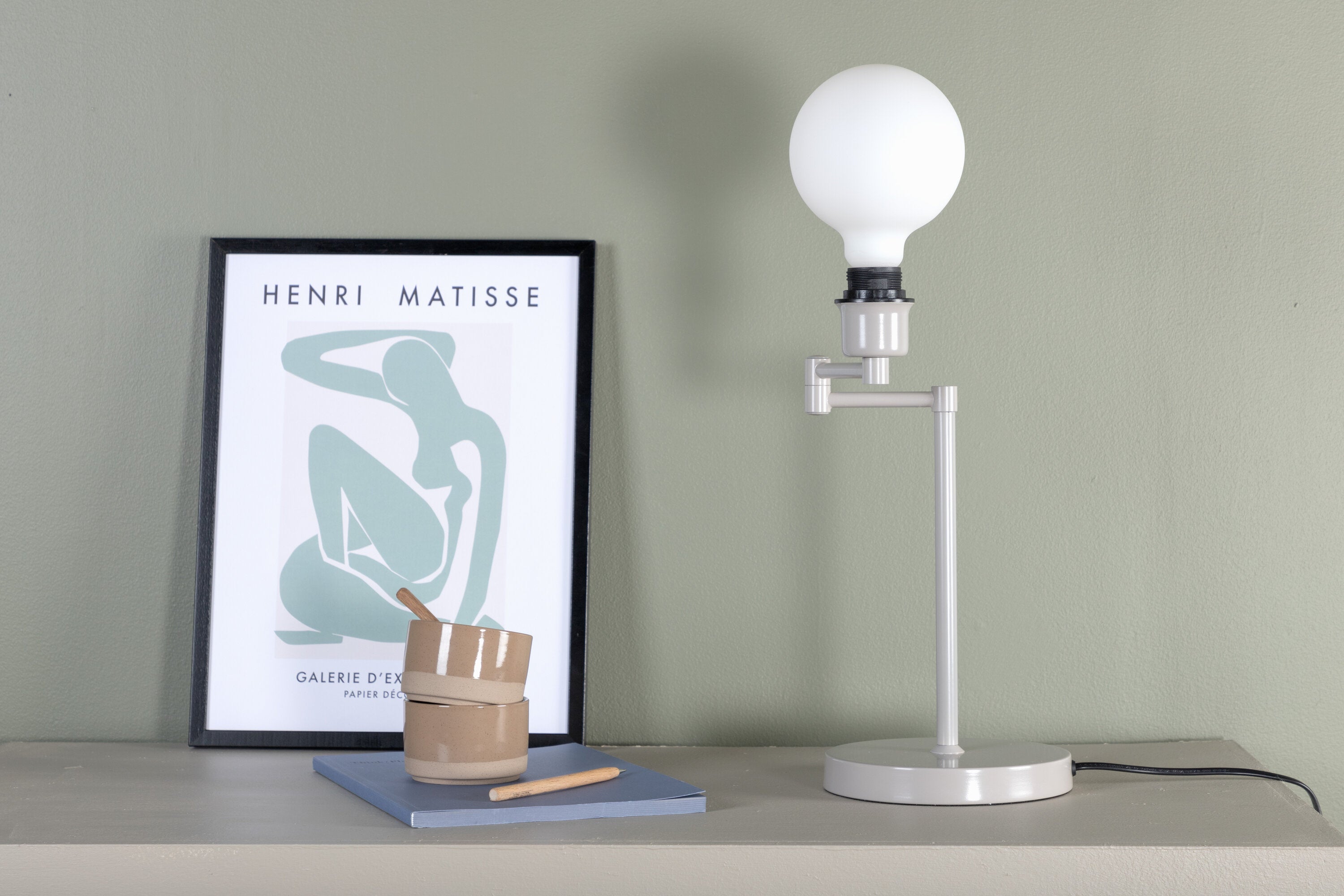 Virro Tischleuchte in Beige präsentiert im Onlineshop von KAQTU Design AG. Tischleuchte ist von Venture Home