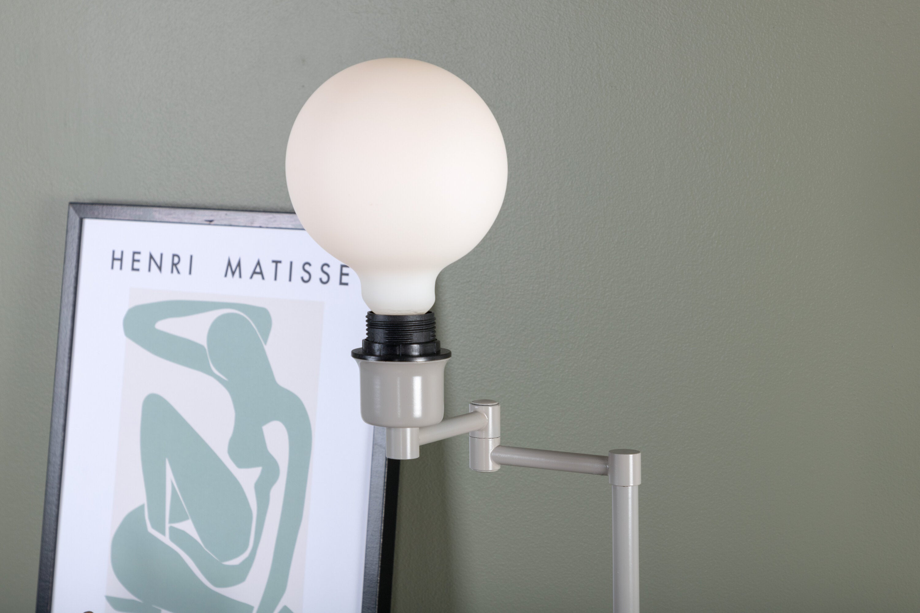 Virro Tischleuchte in Beige präsentiert im Onlineshop von KAQTU Design AG. Tischleuchte ist von Venture Home
