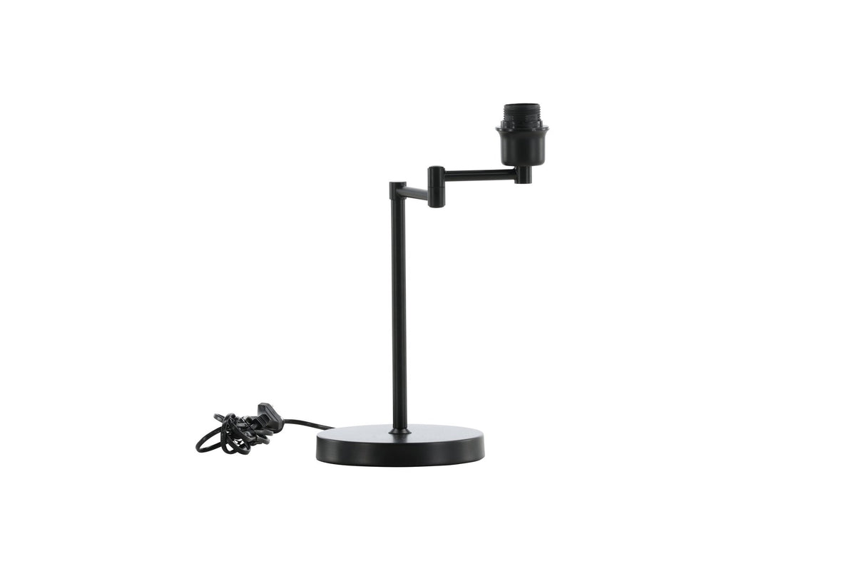 Schwarze Virro Tischleuchte aus PVC und Stahl mit verstellbarem Ständer und offen sichtbarer Glühbirne, freistehend fotografiert.