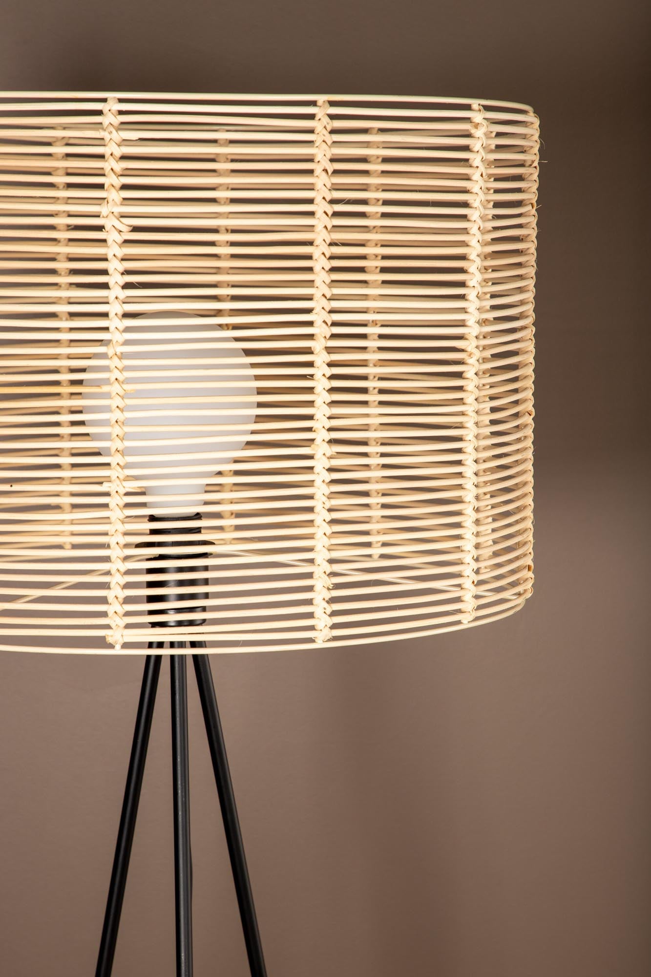 Fence Stehleuchte in Schwarz präsentiert im Onlineshop von KAQTU Design AG. Stehleuchte ist von Venture Home