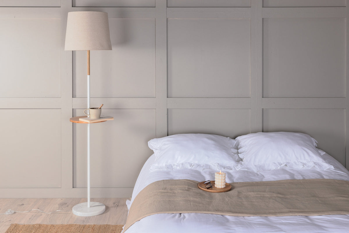 Hattman Stehleuchte in Beige präsentiert im Onlineshop von KAQTU Design AG. Stehleuchte ist von Venture Home