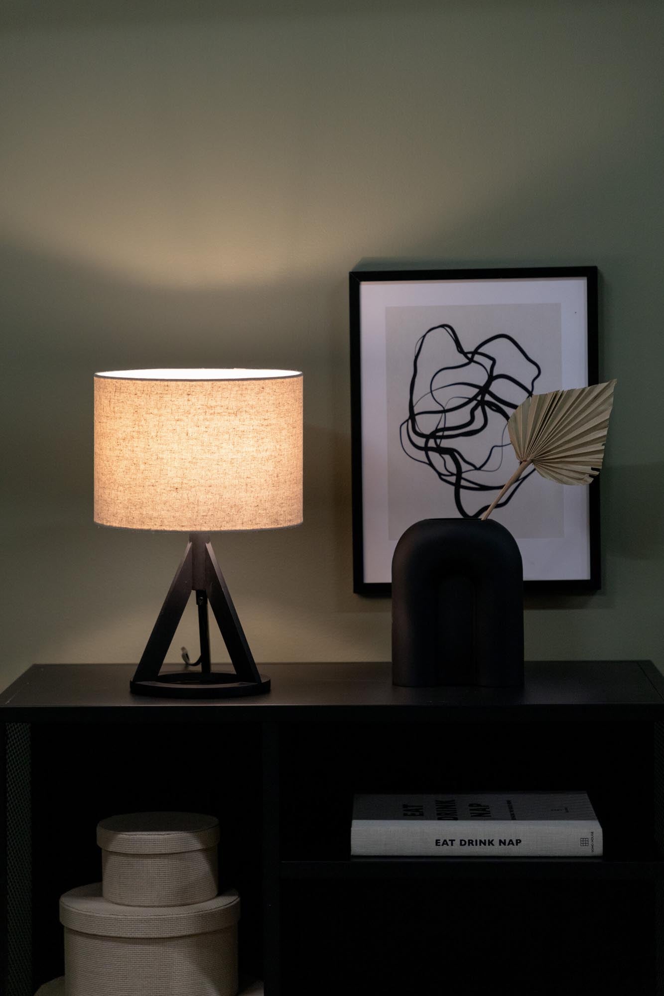 Kona Tischleuchte in Schwarz präsentiert im Onlineshop von KAQTU Design AG. Tischleuchte ist von Venture Home
