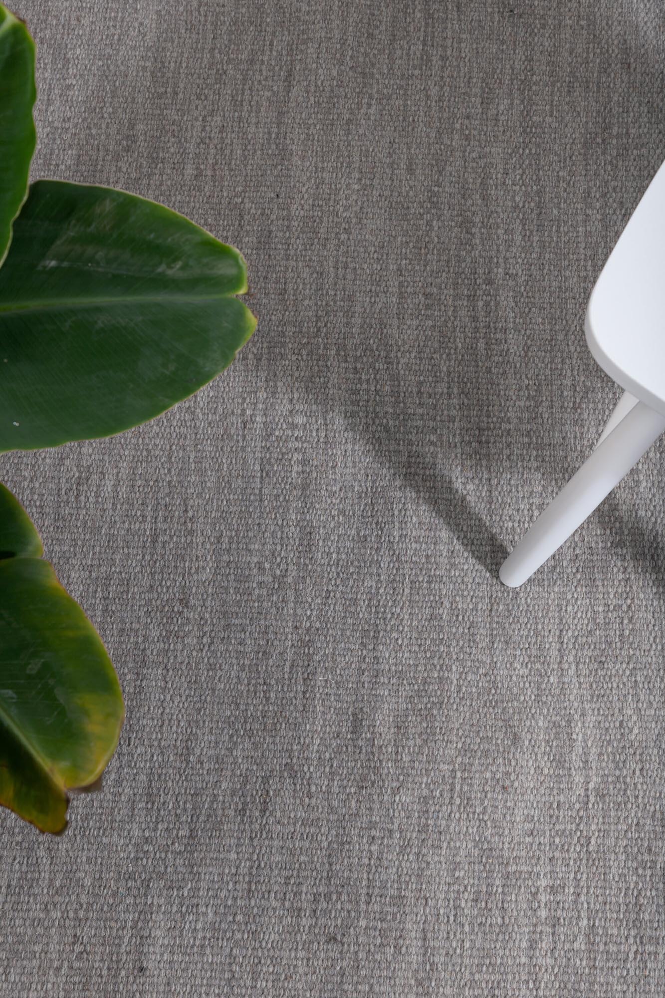 Cyrus Teppich in Grau präsentiert im Onlineshop von KAQTU Design AG. Teppich ist von Venture Home