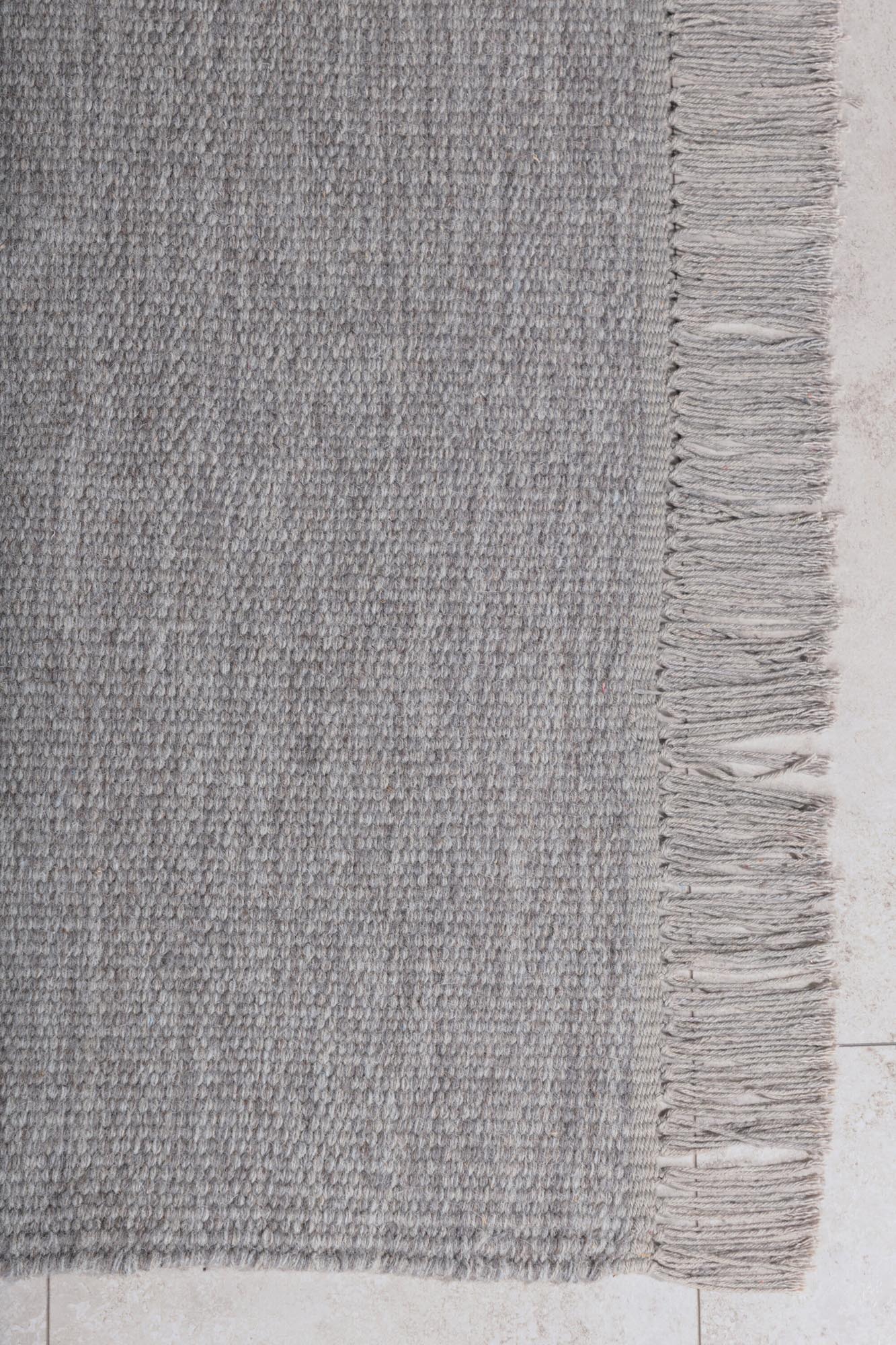 Cyrus Teppich in Grau präsentiert im Onlineshop von KAQTU Design AG. Teppich ist von Venture Home