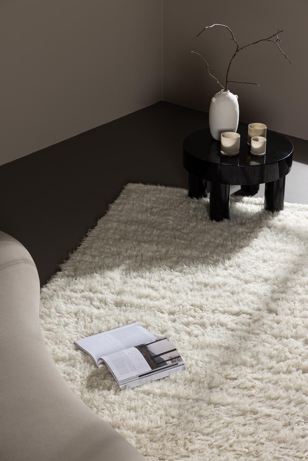 Leiko Teppich in Weiss präsentiert im Onlineshop von KAQTU Design AG. Teppich ist von Venture Home
