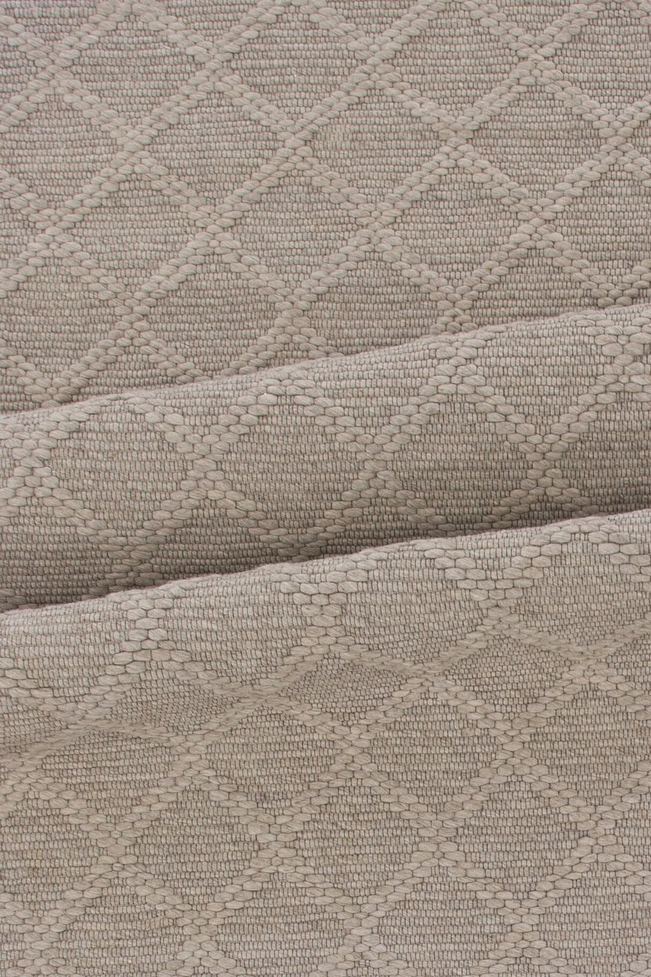 Eleganter Cloudy Teppich von Venture Home für gemütliche Wohnräume.