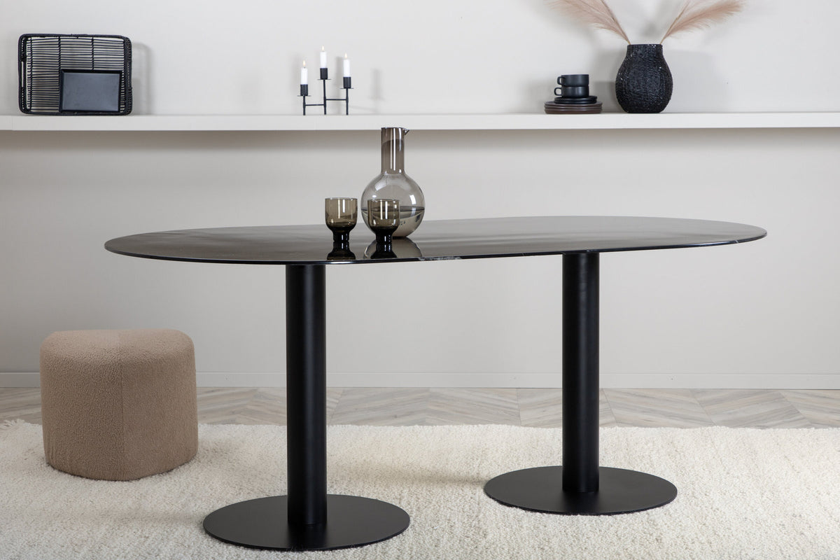 Betina Teppich in Weiss präsentiert im Onlineshop von KAQTU Design AG. Teppich ist von Venture Home