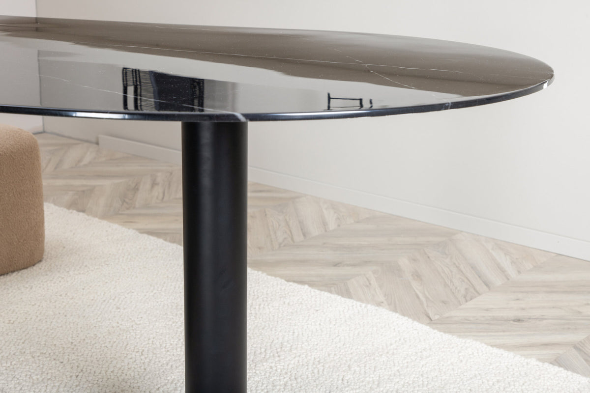 Betina Teppich in Weiss präsentiert im Onlineshop von KAQTU Design AG. Teppich ist von Venture Home
