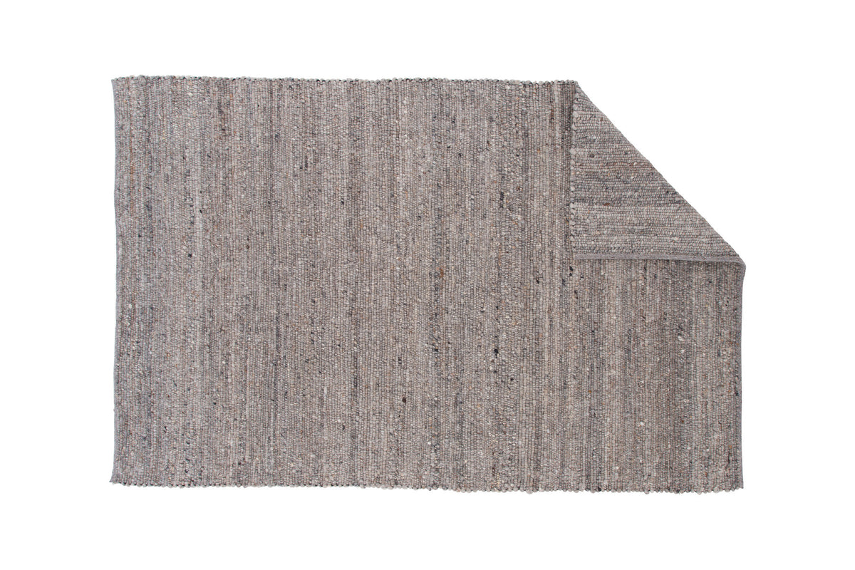 Lumpenteppich in Grau präsentiert im Onlineshop von KAQTU Design AG. Teppich ist von Venture Home