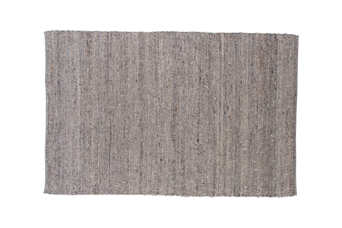 Lumpenteppich in Grau präsentiert im Onlineshop von KAQTU Design AG. Teppich ist von Venture Home