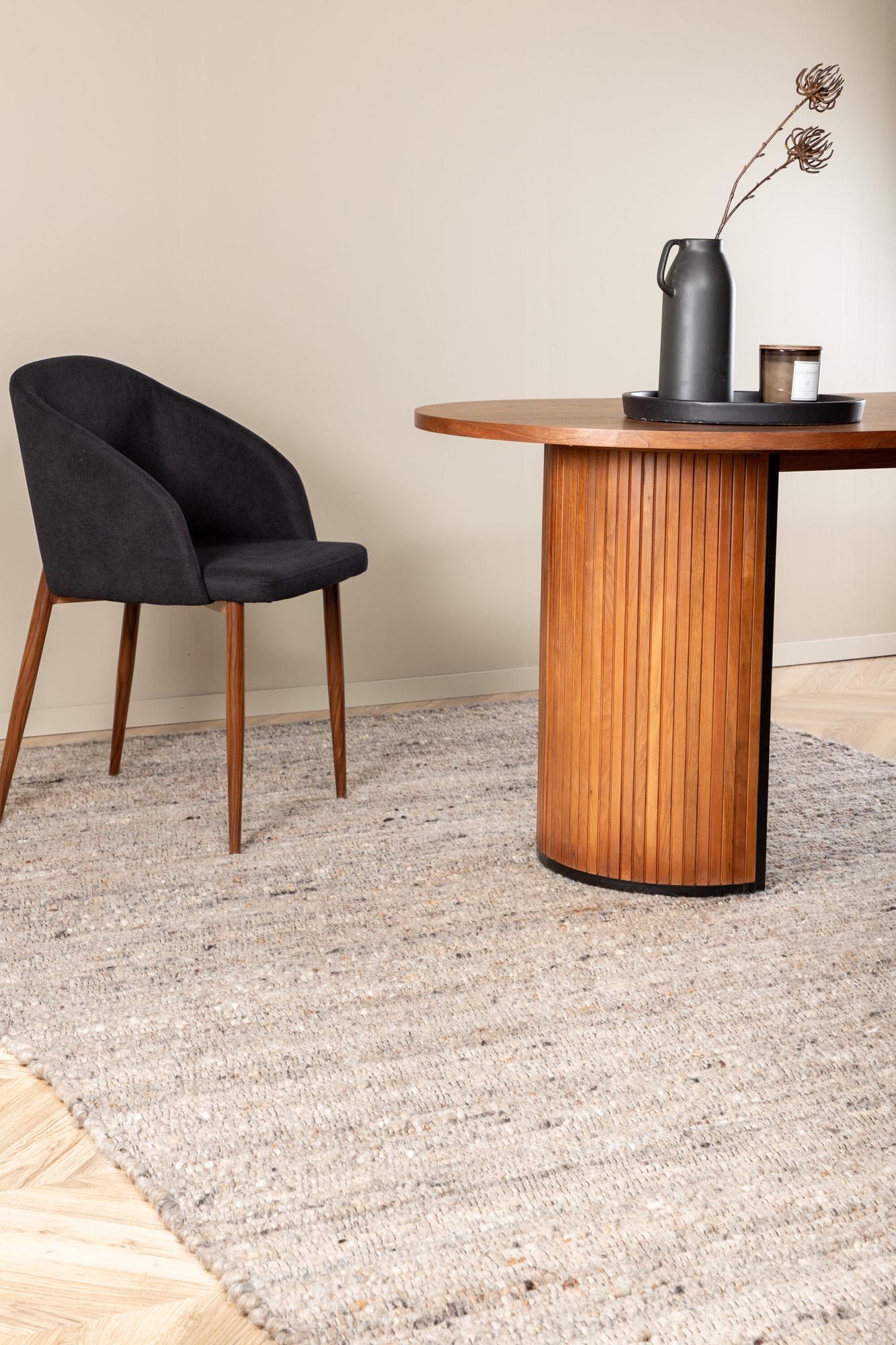 Lumpenteppich in Grau präsentiert im Onlineshop von KAQTU Design AG. Teppich ist von Venture Home