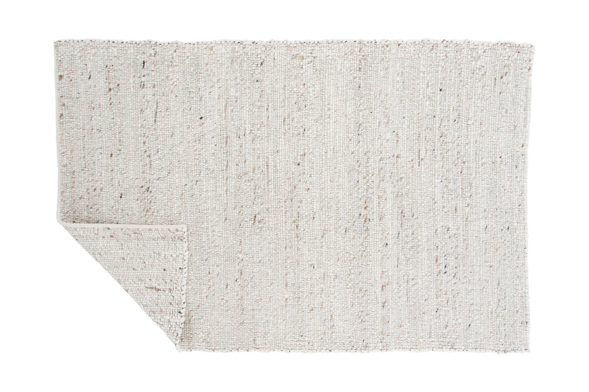 Lumpenteppich in Beige präsentiert im Onlineshop von KAQTU Design AG. Teppich ist von Venture Home