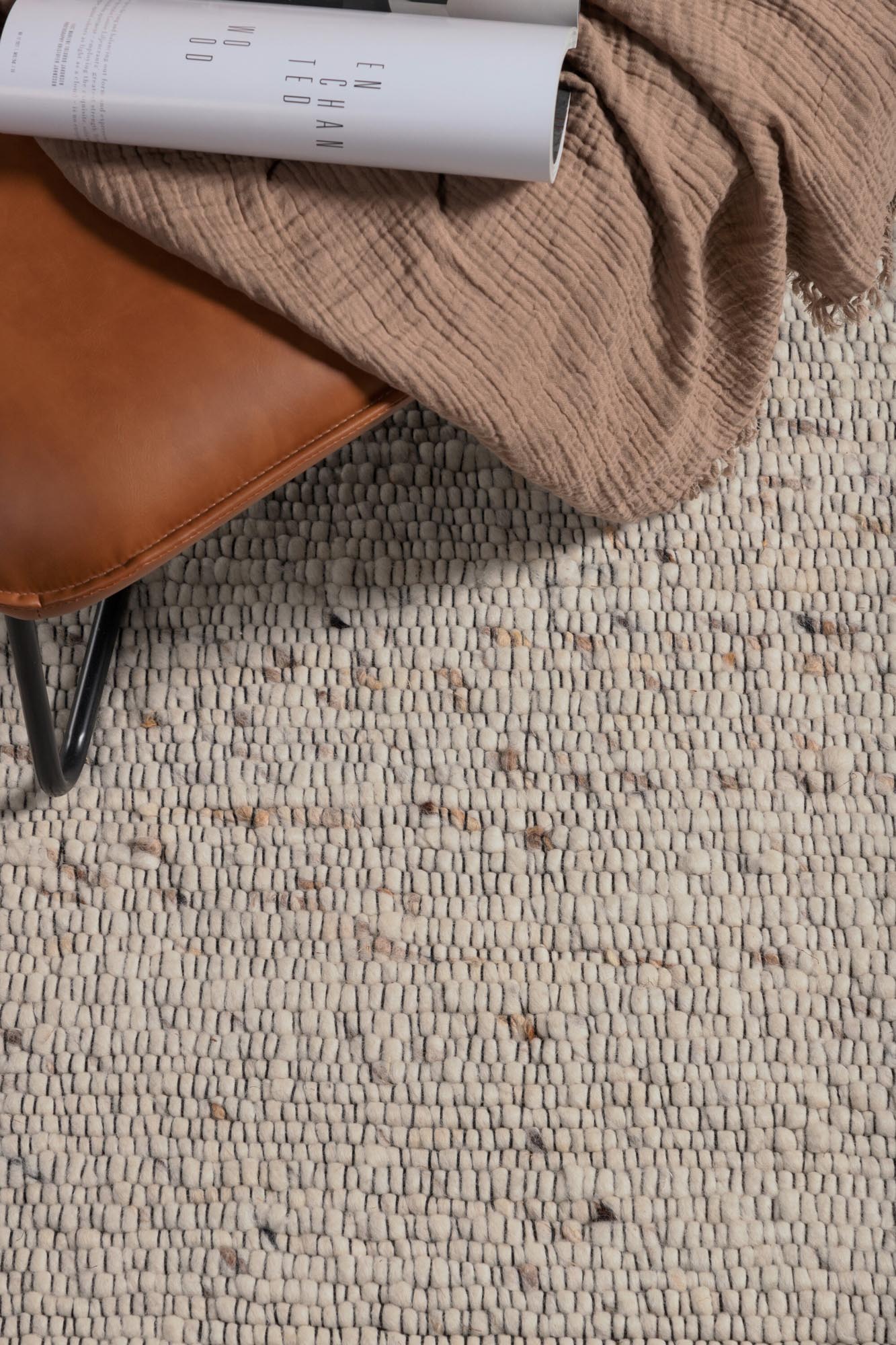 Lumpenteppich in Beige präsentiert im Onlineshop von KAQTU Design AG. Teppich ist von Venture Home