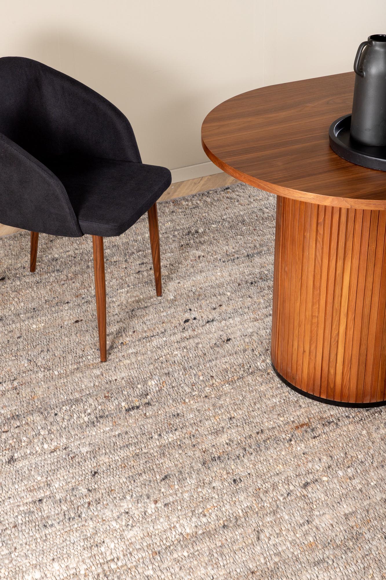 Lumpenteppich in Grau präsentiert im Onlineshop von KAQTU Design AG. Teppich ist von Venture Home