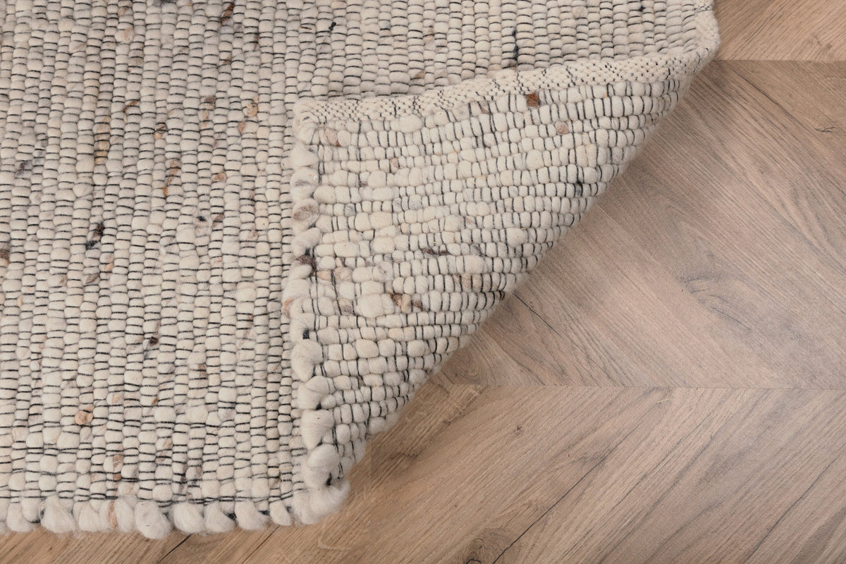Loump Teppich in Beige/Weiss präsentiert im Onlineshop von KAQTU Design AG. Teppich ist von Venture Home