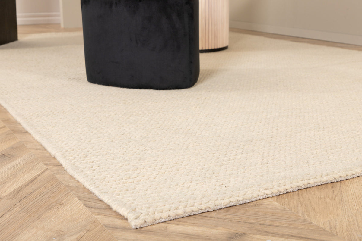 Marta Teppich in Weiss präsentiert im Onlineshop von KAQTU Design AG. Teppich ist von Venture Home