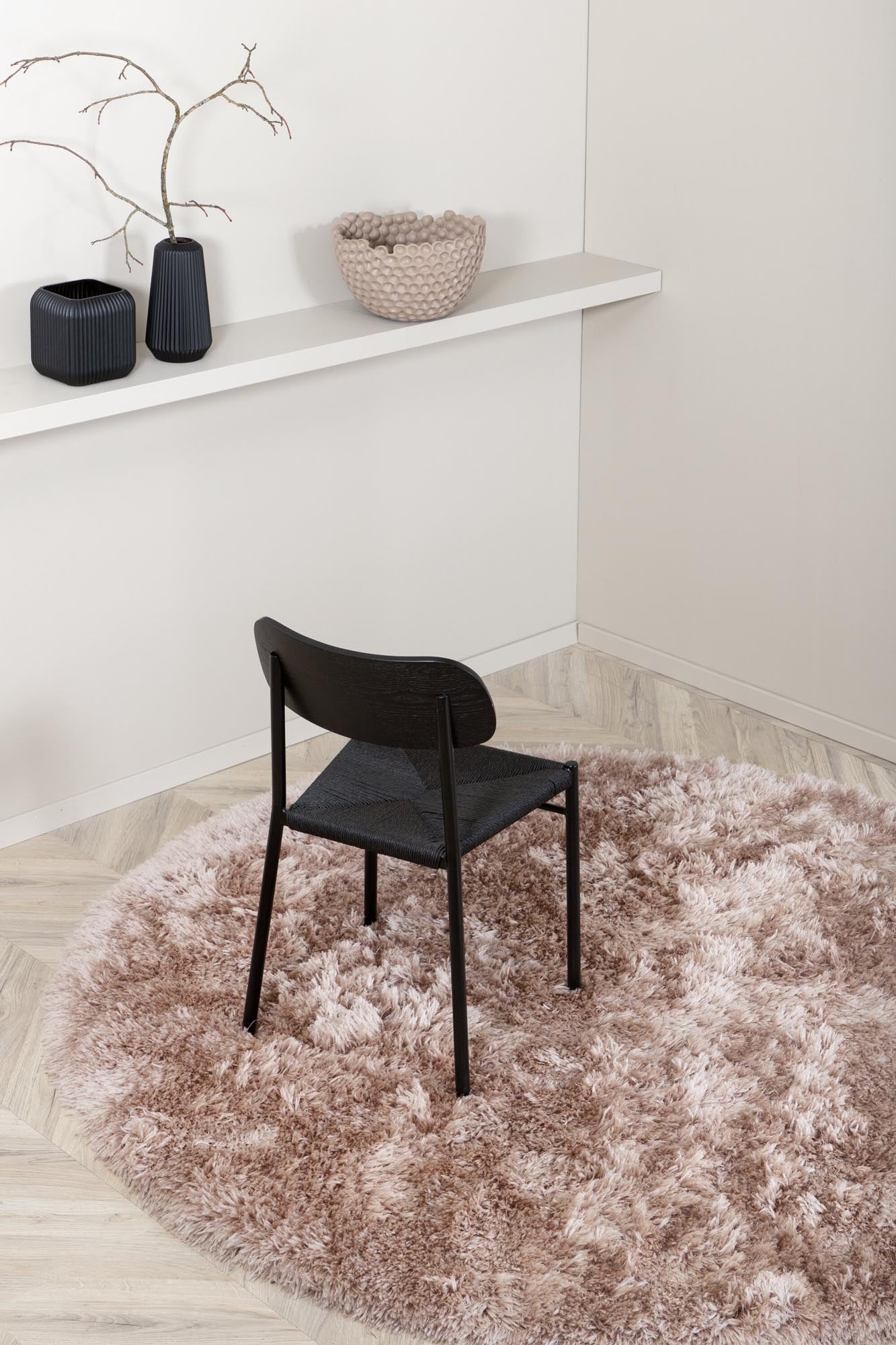 Erleben Sie den Grace Teppich von Venture Home: Ein eleganter, pflegeleichter Teppich aus hochwertigem Polyester, perfekt für stilvolle Wohnräume.