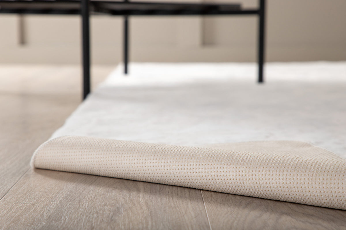Nina Teppich in Weiss präsentiert im Onlineshop von KAQTU Design AG. Teppich ist von Venture Home