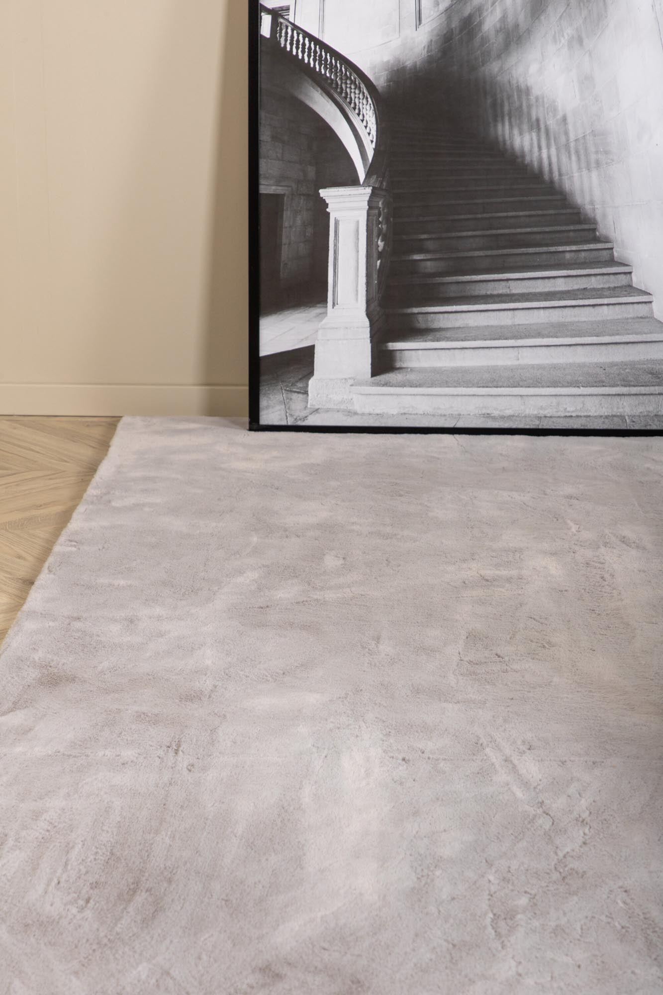 Nina Teppich in Grau präsentiert im Onlineshop von KAQTU Design AG. Teppich ist von Venture Home