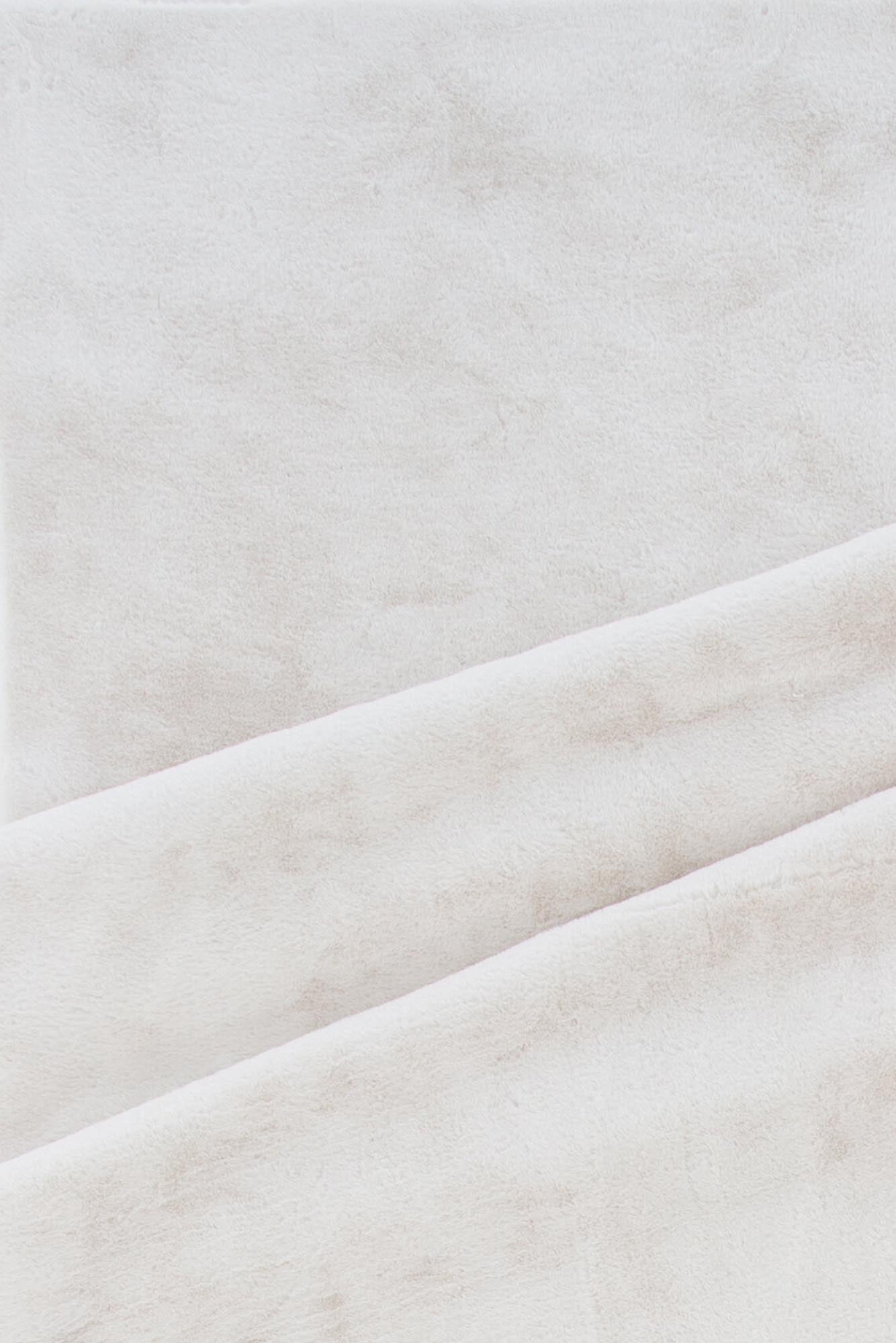 Nina Teppich in Weiss präsentiert im Onlineshop von KAQTU Design AG. Teppich ist von Venture Home