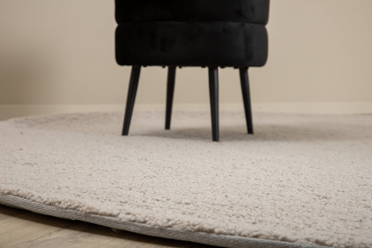 Teddy Teppich in Grau präsentiert im Onlineshop von KAQTU Design AG. Teppich ist von Venture Home