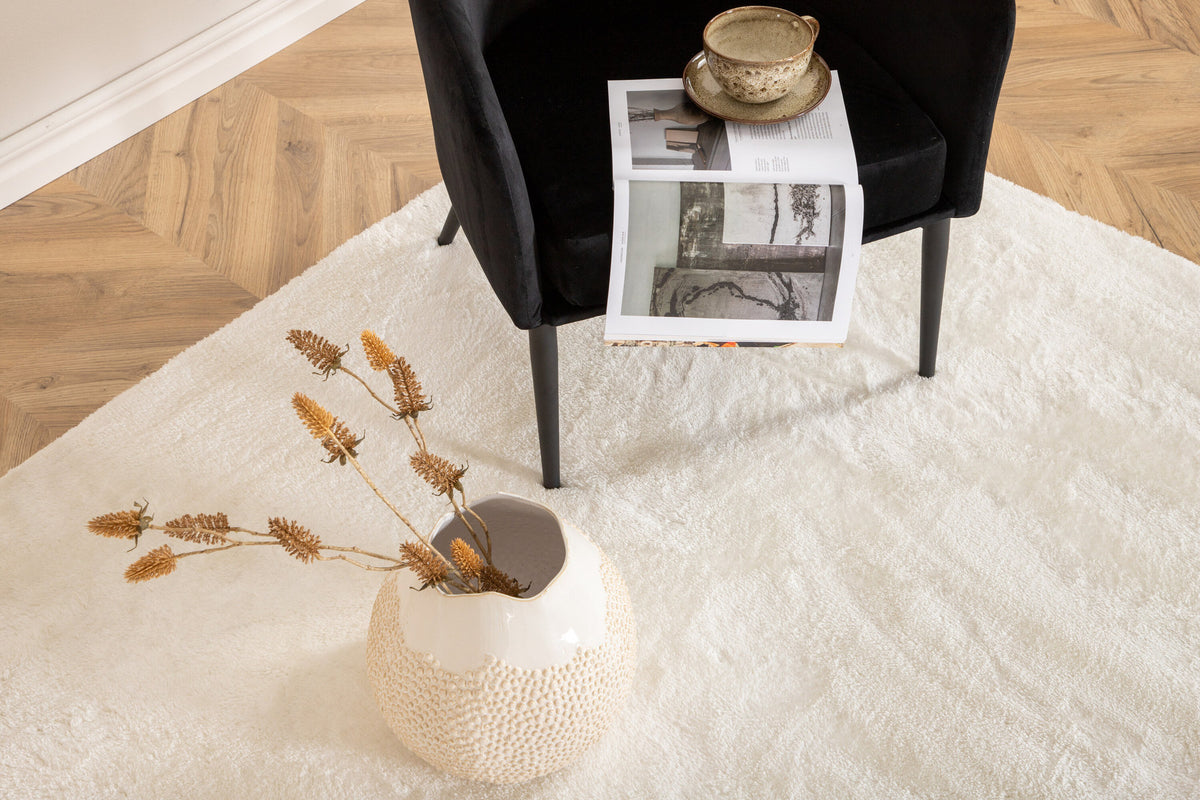 Blanca Teppich in Weiss präsentiert im Onlineshop von KAQTU Design AG. Teppich ist von Venture Home