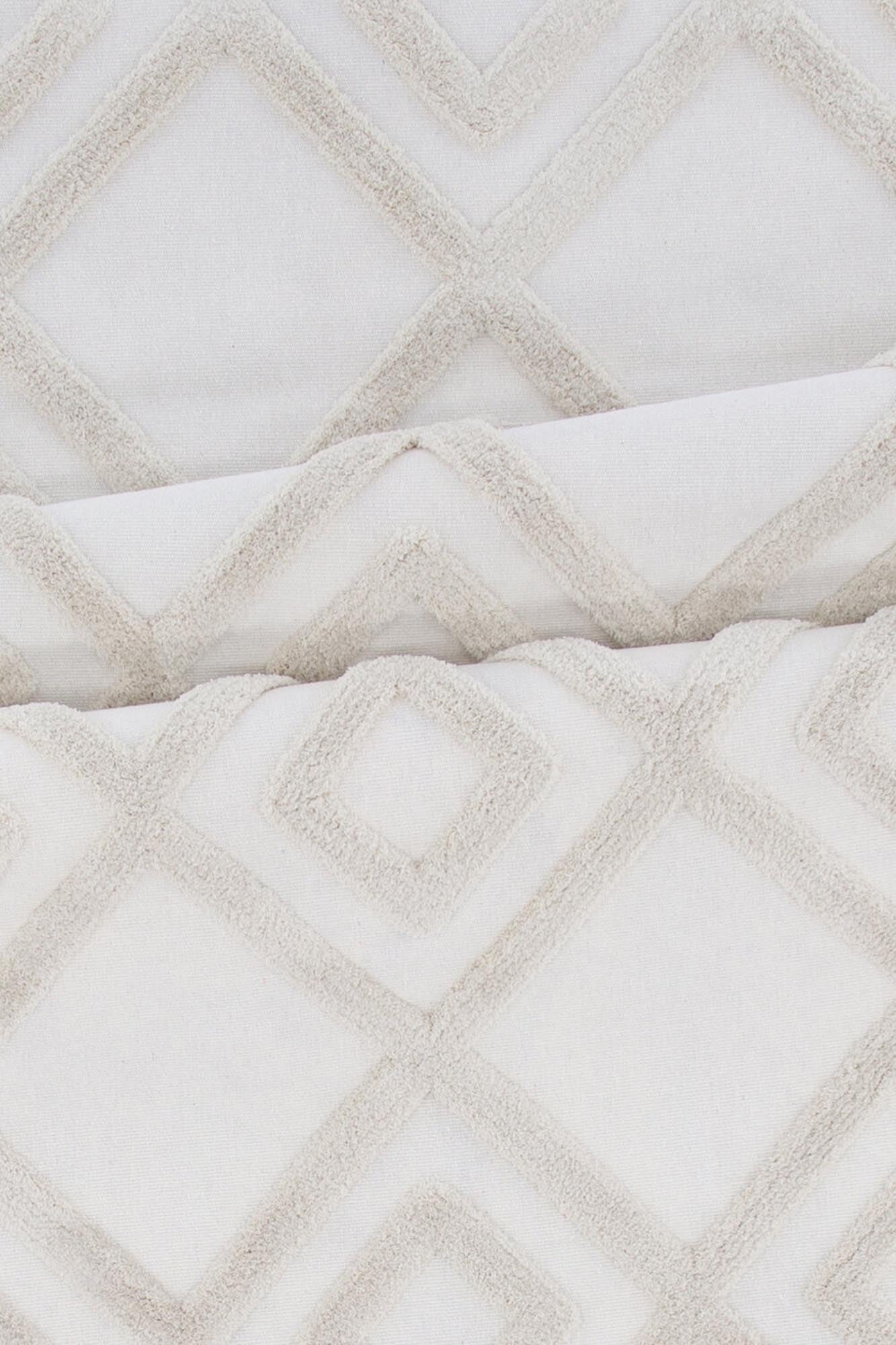 Towa Teppich in Weiss präsentiert im Onlineshop von KAQTU Design AG. Teppich ist von Venture Home