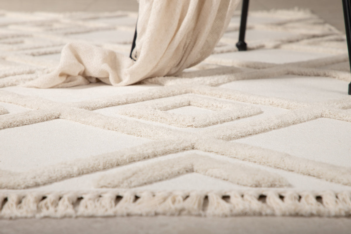 Towa Teppich in Weiss präsentiert im Onlineshop von KAQTU Design AG. Teppich ist von Venture Home