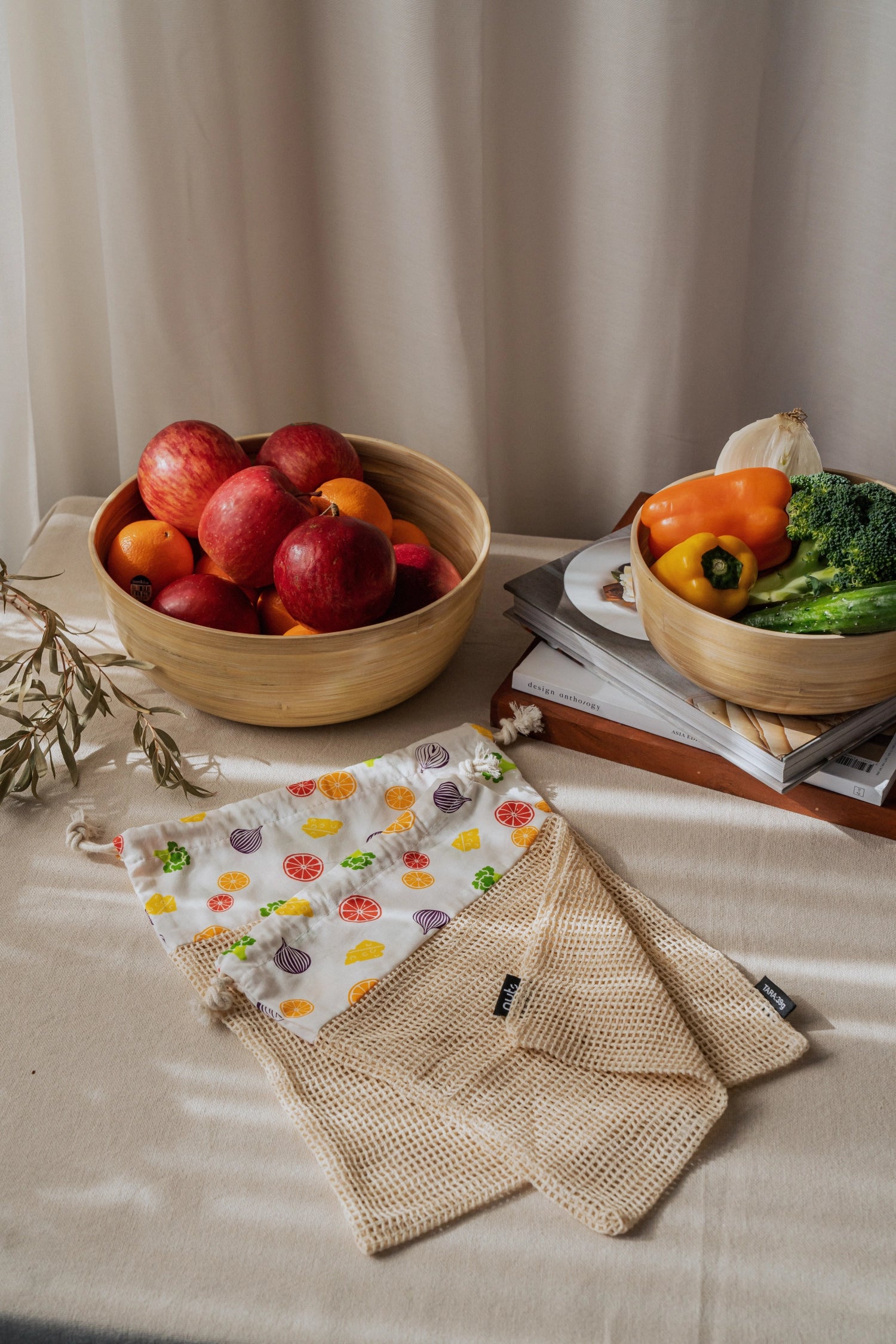 Entdecken Sie das 2er Set Früchte- und Gemüsenetz von Nuts Innovations – die umweltfreundliche Lösung für frisches Obst und Gemüse! Pflegeleicht und praktisch!