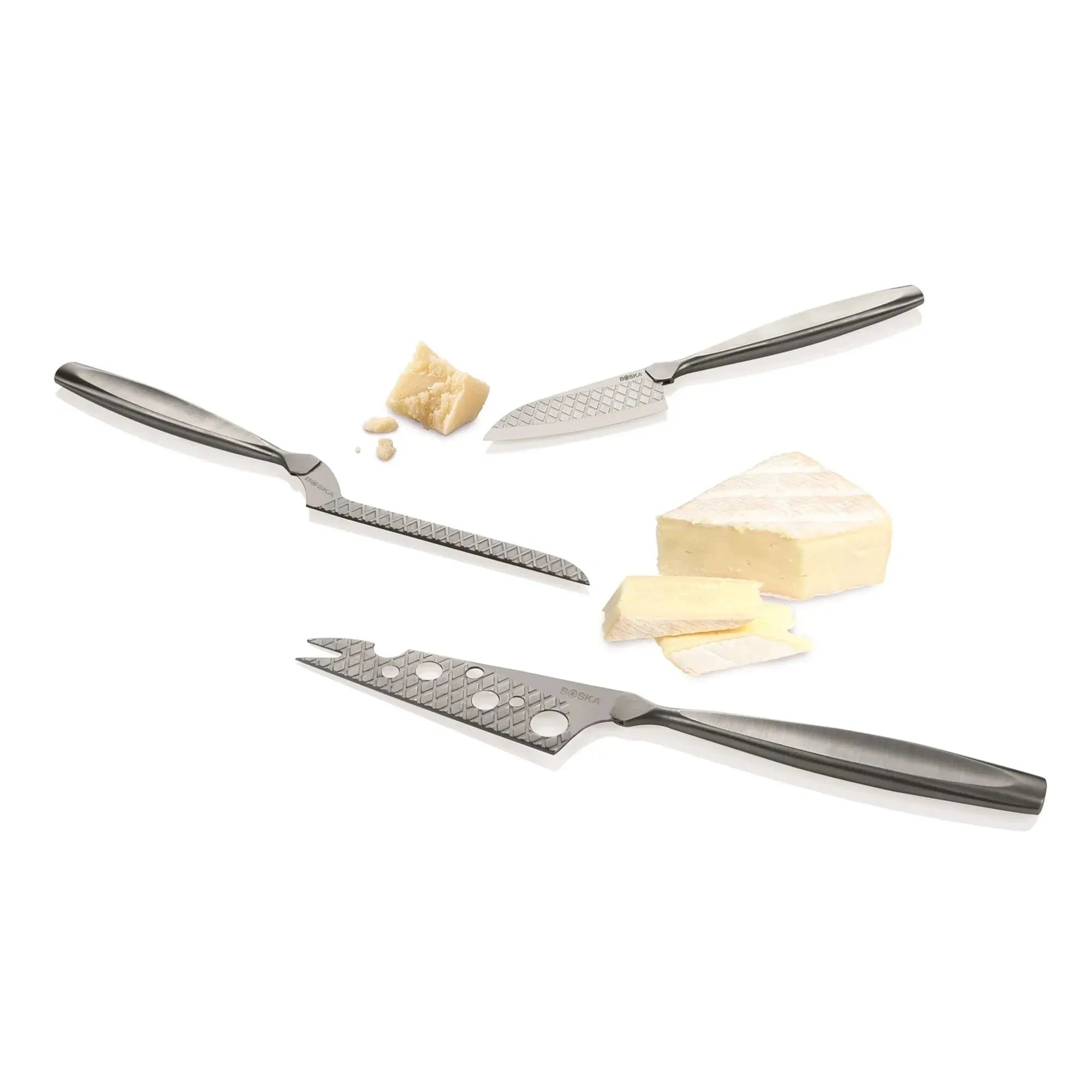 Elegantes Käsemesser-Set aus Edelstahl von Boska, ideal für jede Käseplatte. Perfekt für Brie bis Parmesan. Stilvoll und funktional.