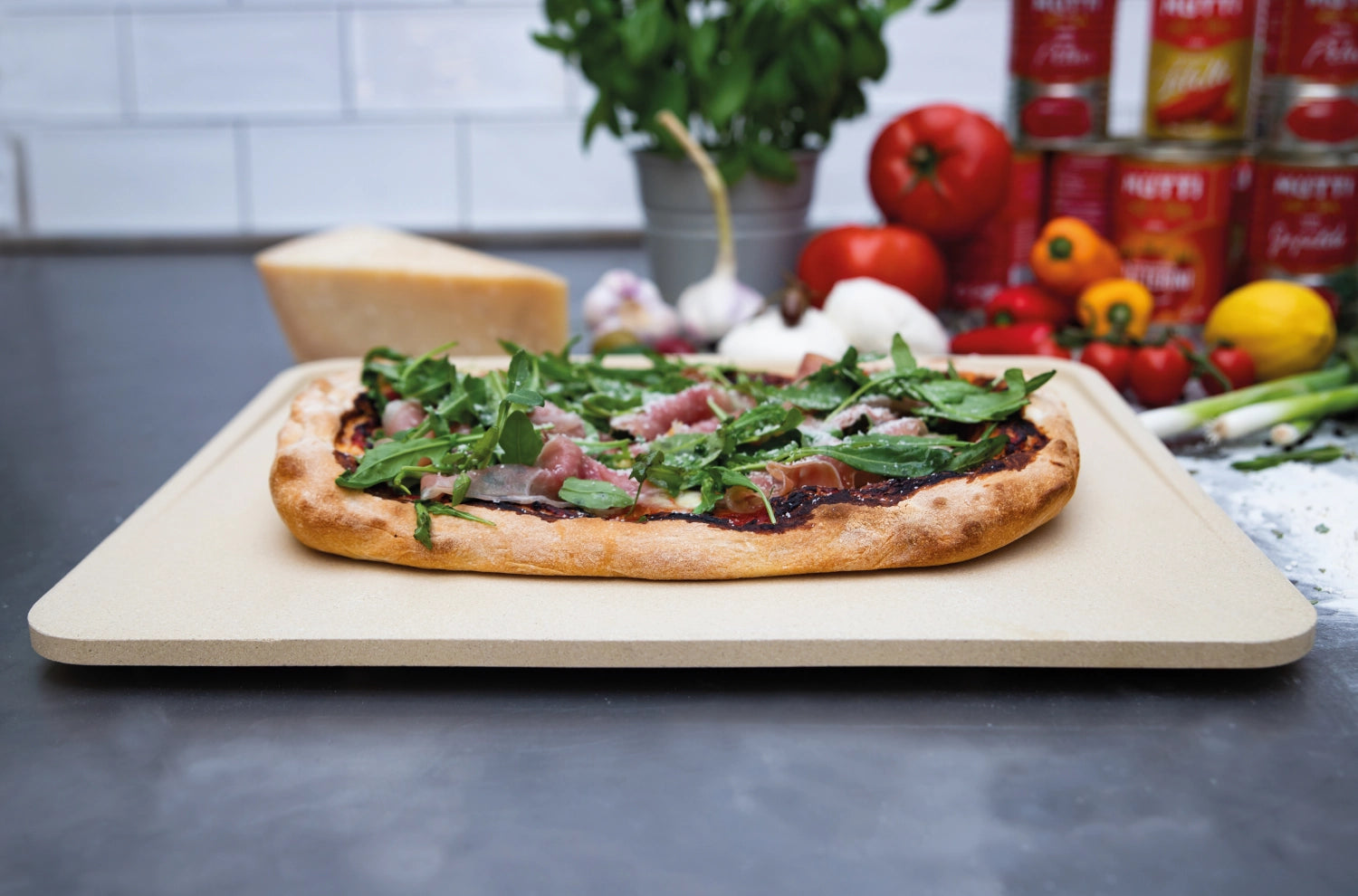 Rechteckiger Kordorit-Pizzastein (32x40 cm) von Boska, perfekt für knusprige Pizzen und gleichmäßige Wärmeverteilung beim Backen.