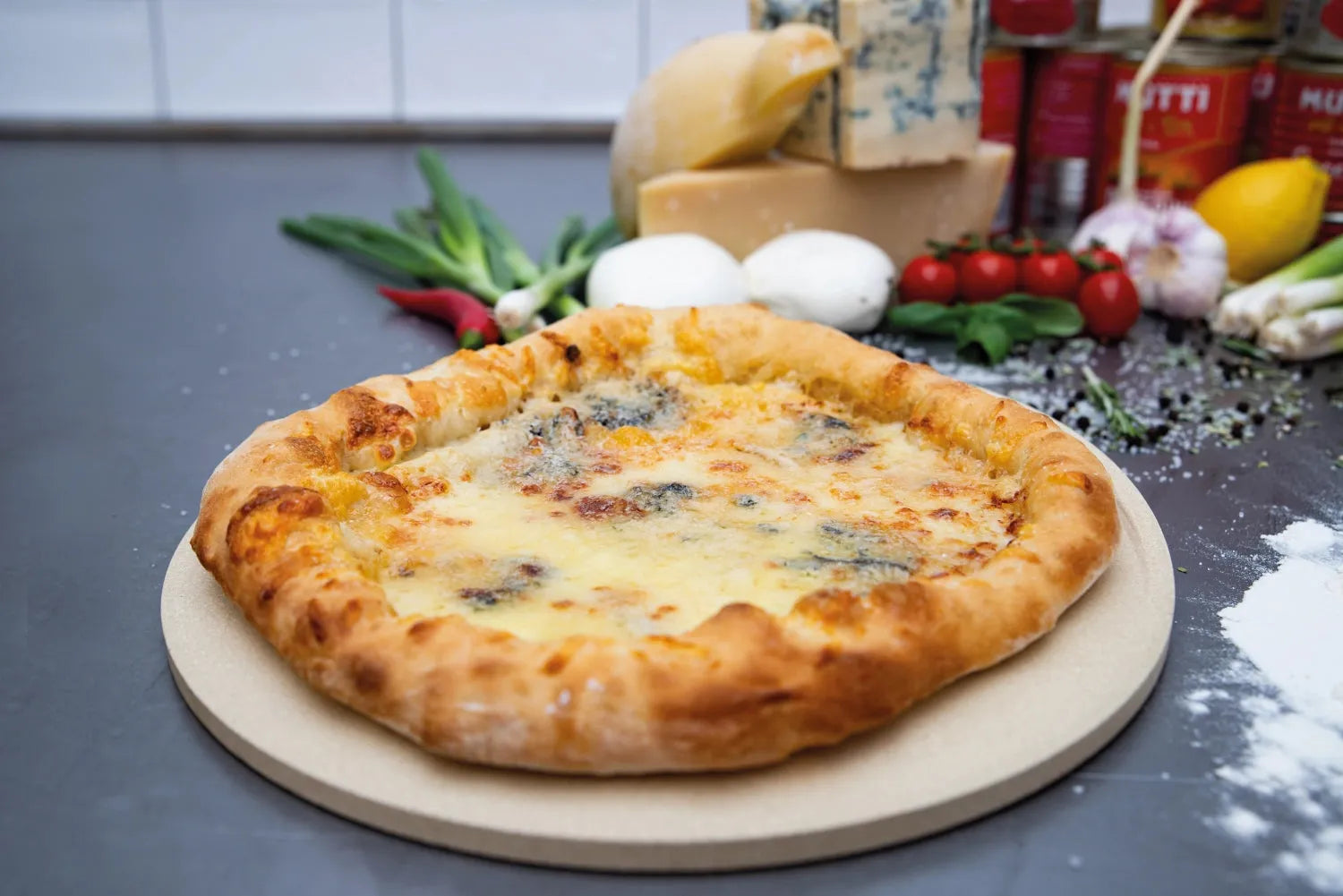 Kleiner Kordierit-Pizzastein Ø29cm für knusprige Backergebnisse.